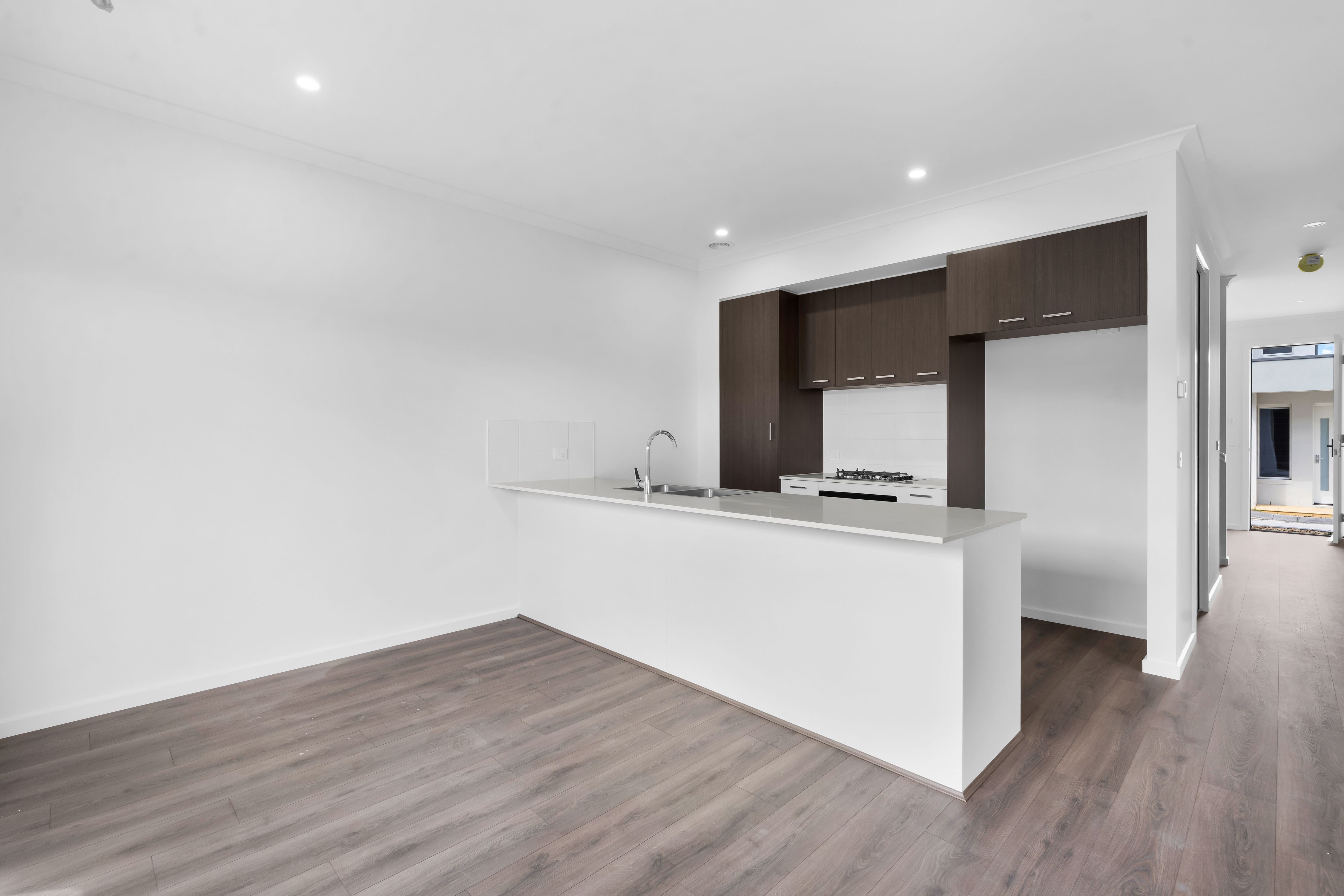 58 William Road — photo 3 of 8