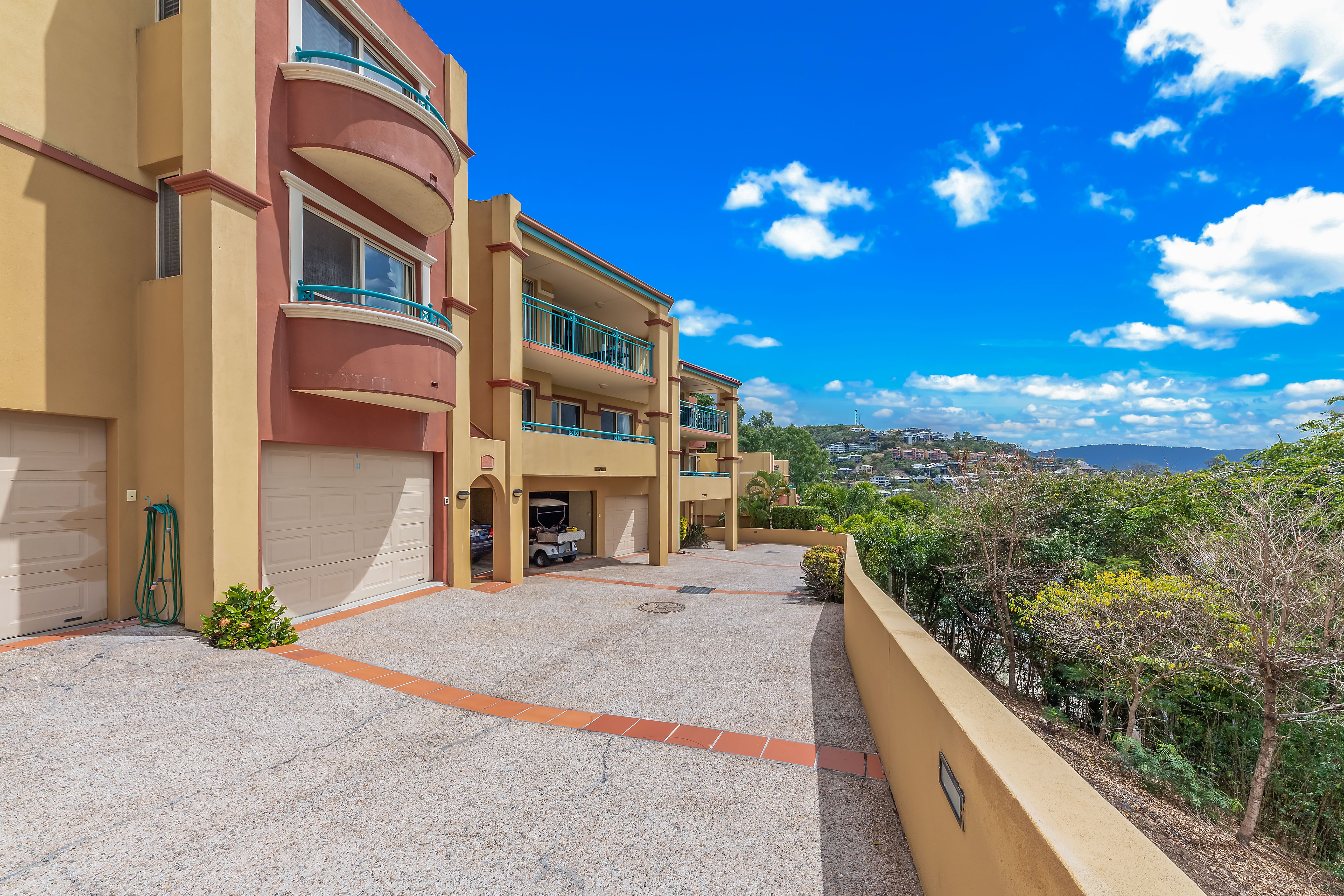 8/10 Golden Orchid Drive — photo 11 of 12
