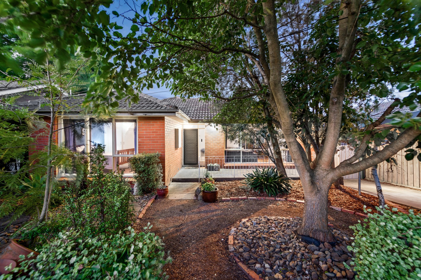 27 Lorraine Drive, Burwood East, VIC 3151