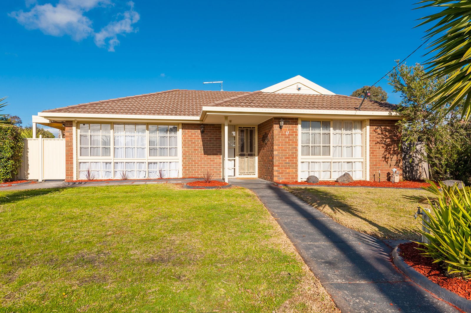 17 Axminster Drive, Craigieburn VIC 3064