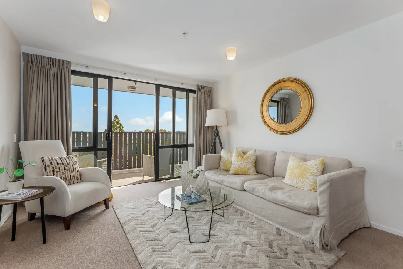 204/20A Alfriston Road photo 6