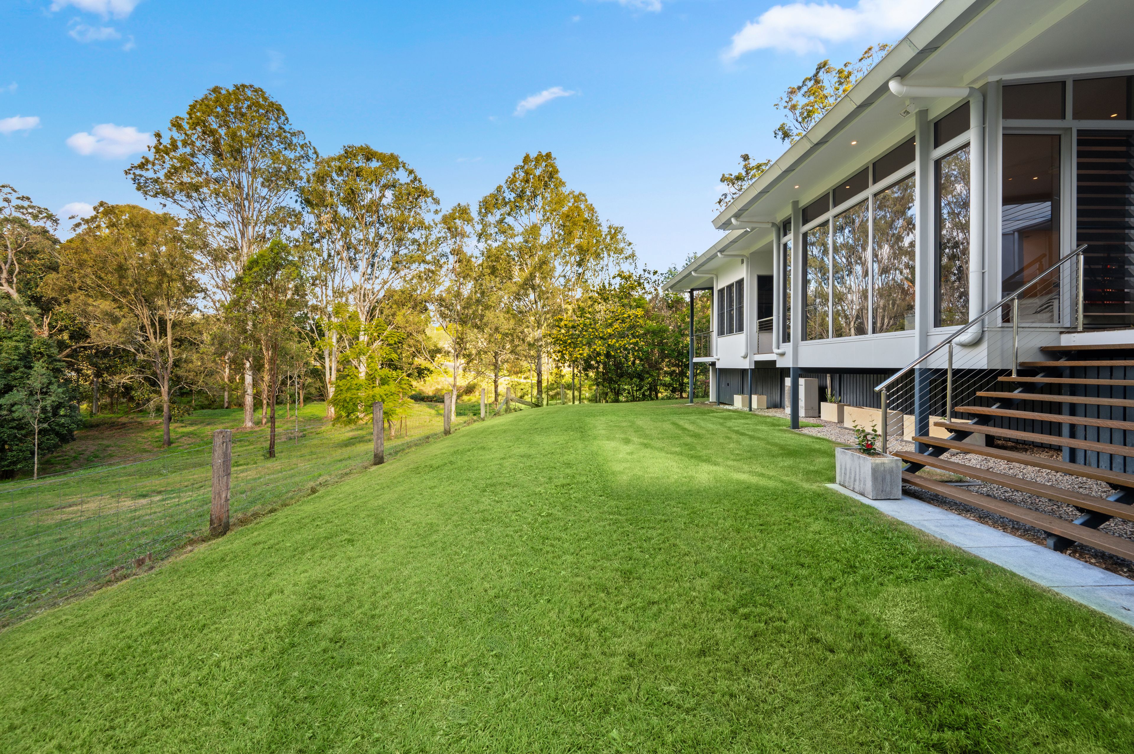 102 Oatlands Court — photo 4 of 30