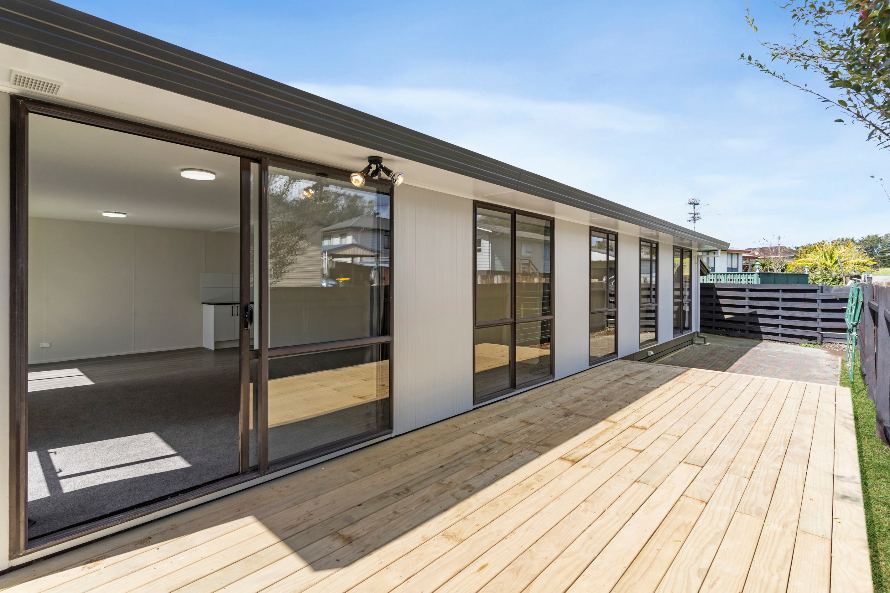 1/76 Parrs Cross Road, Henderson, Waitakere City