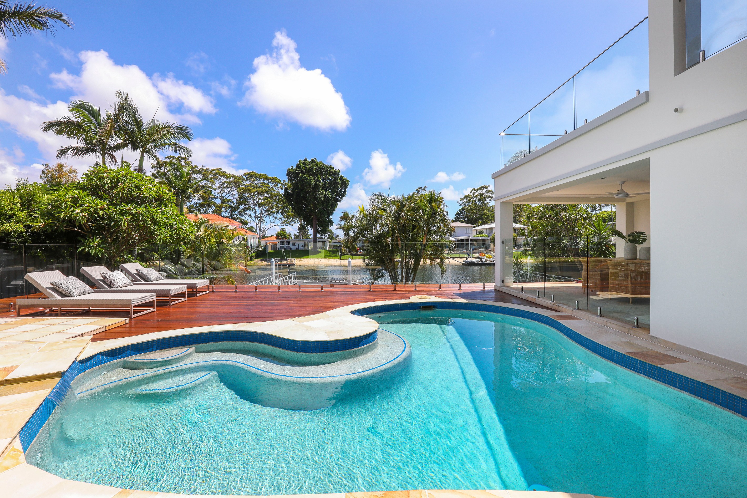 27 Park Avenue, Broadbeach Waters, QLD 4218