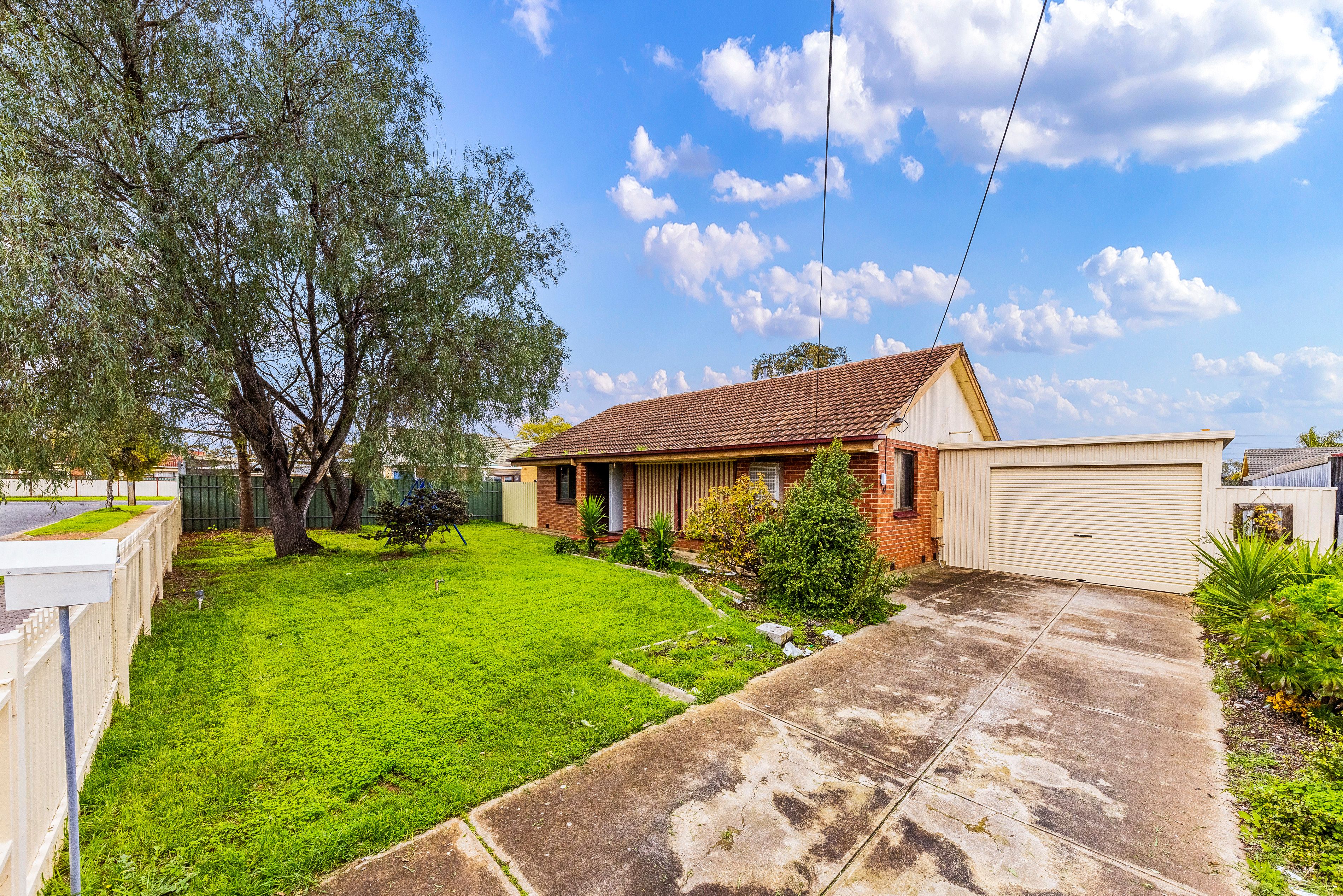 4 Barnes Crescent, Parafield Gardens, SA 5107