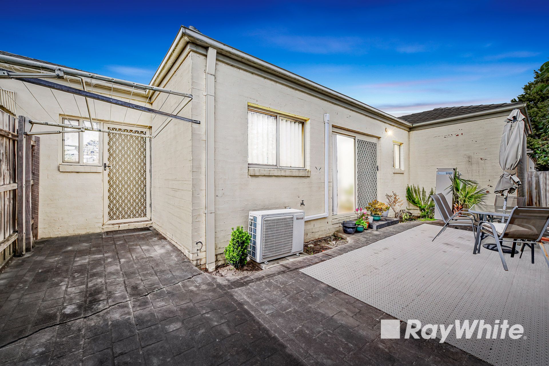 4/4 Fox Street — photo 12 of 14