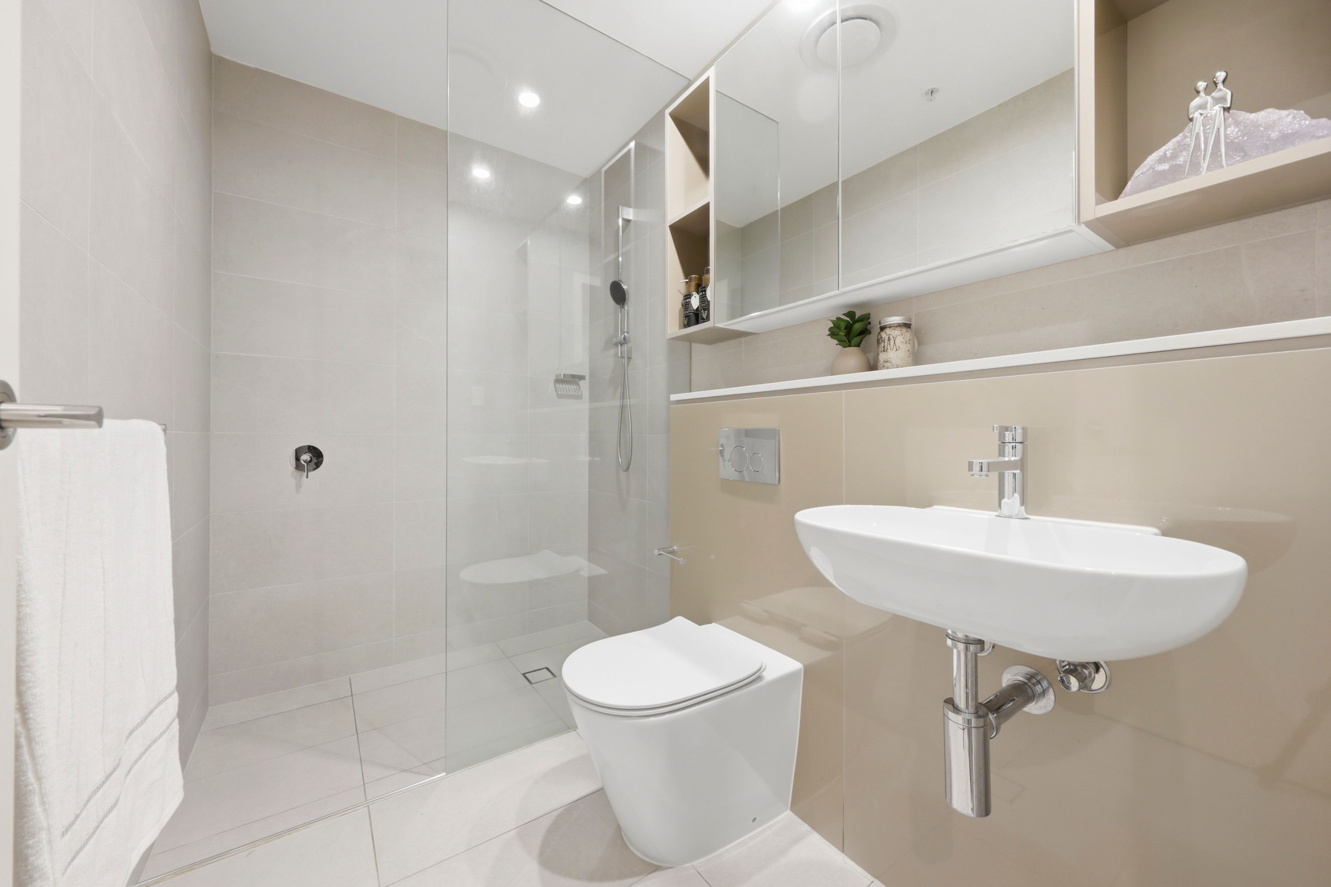 1002B/101 Waterloo Road — photo 8 of 13