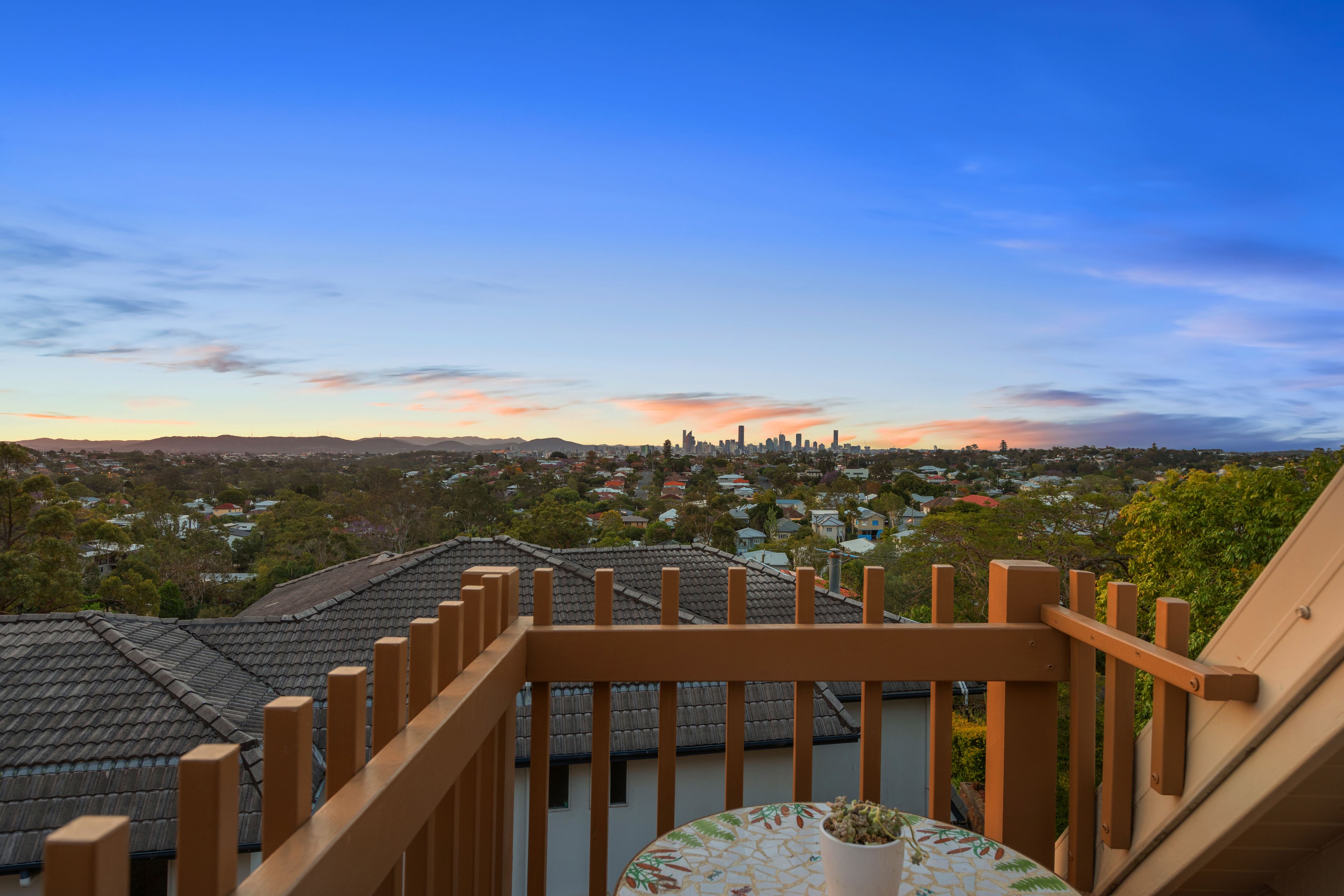18 Buckland Street, Holland Park West, QLD 4121