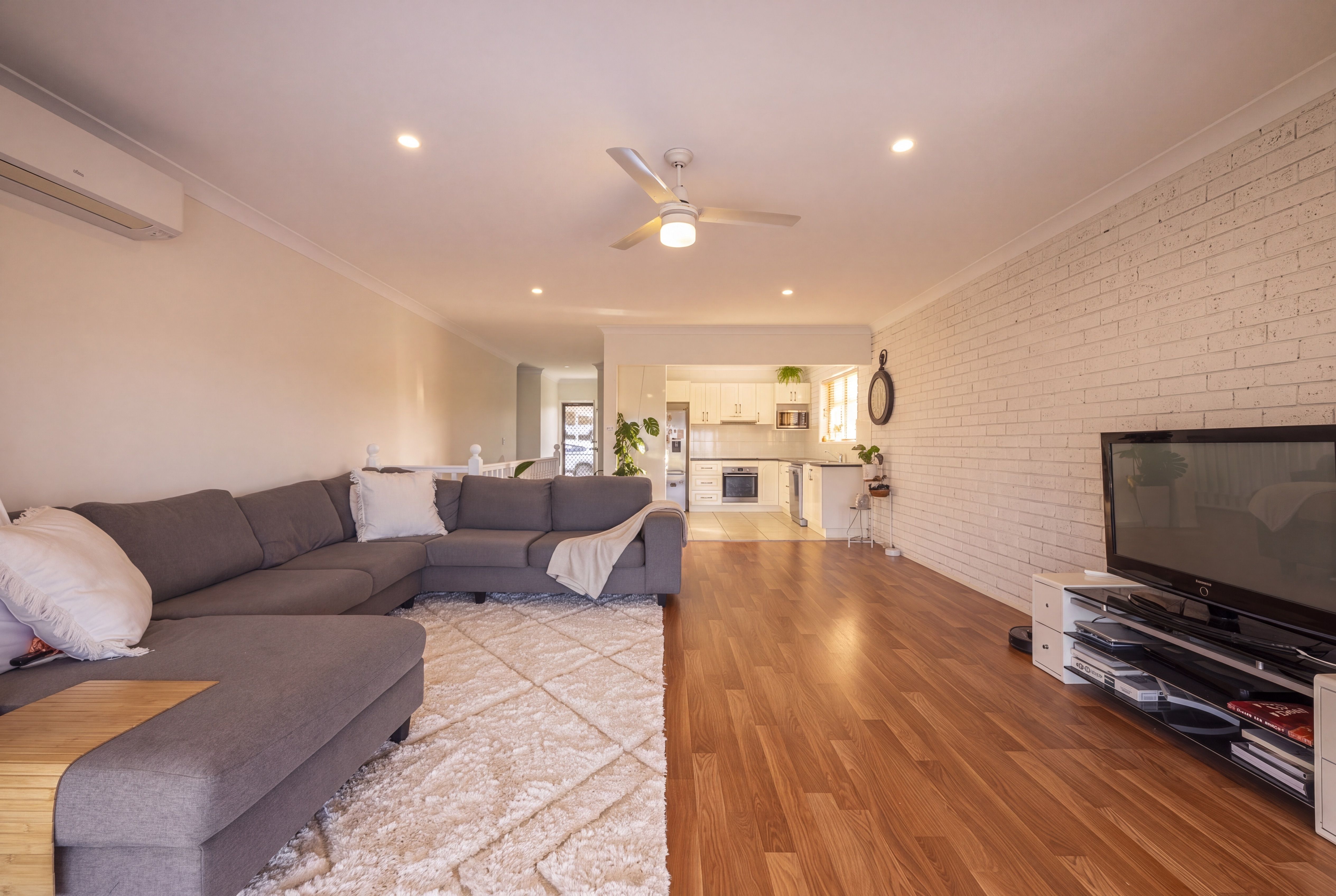 1/60 Oyster Point Road — photo 5 of 11