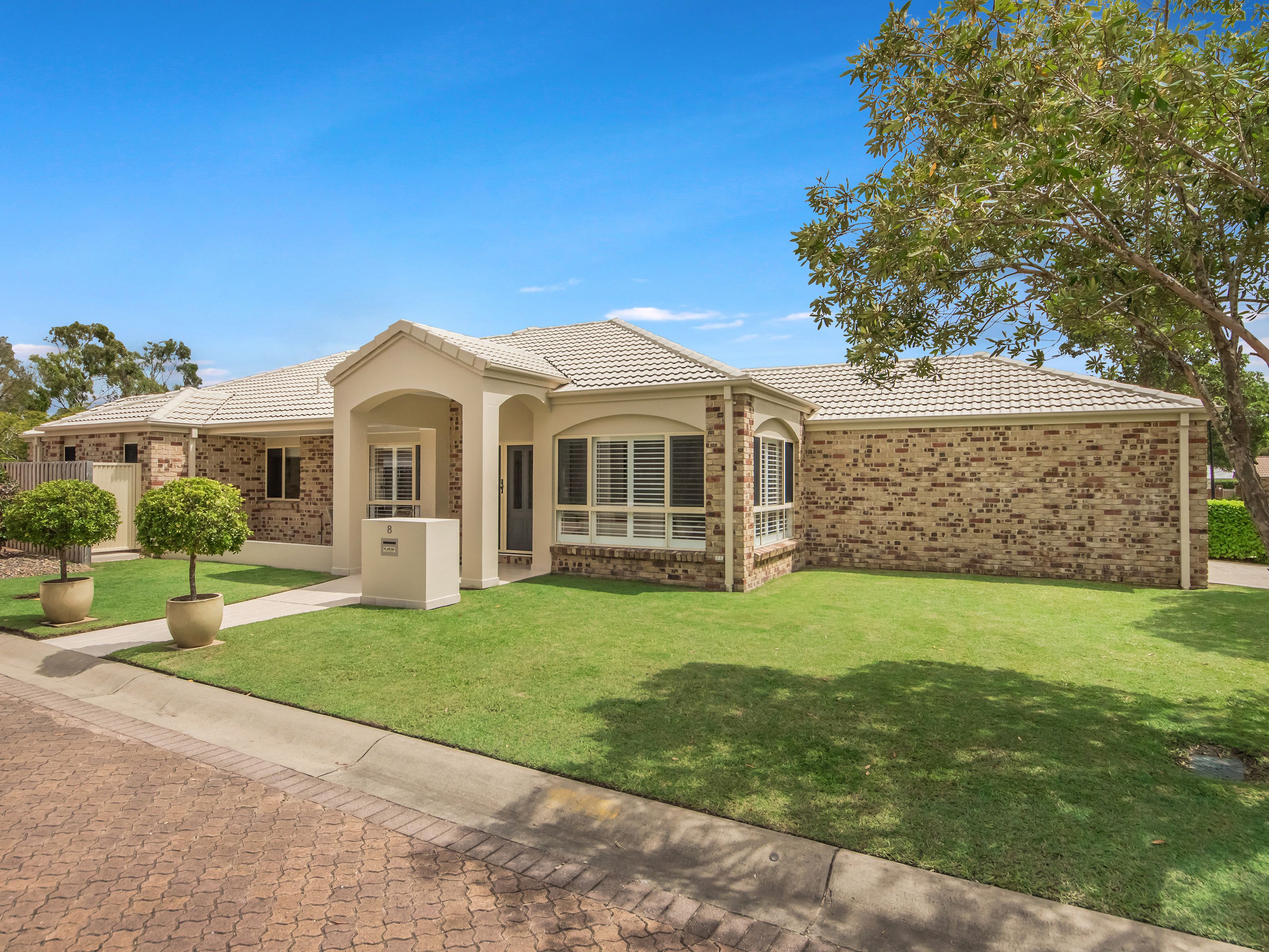 8 Hillsborough Close, Robina QLD 4226