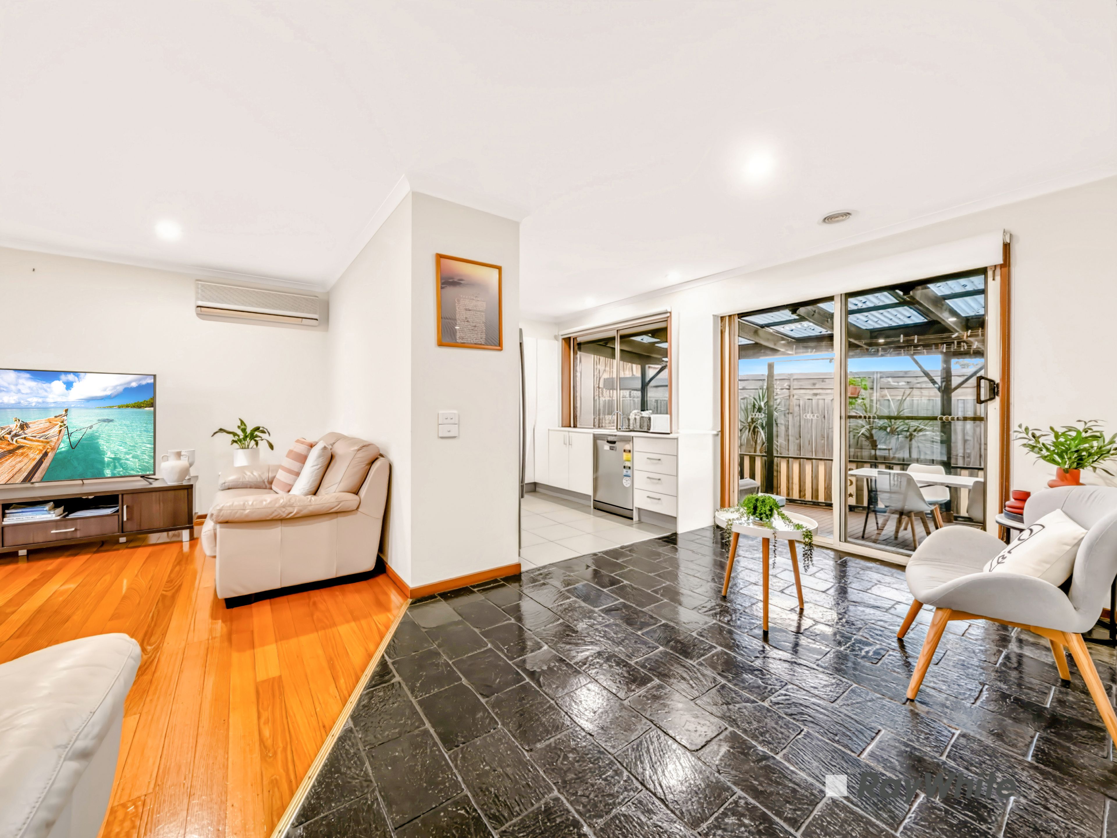 2/11 Jason Place — photo 5 of 15