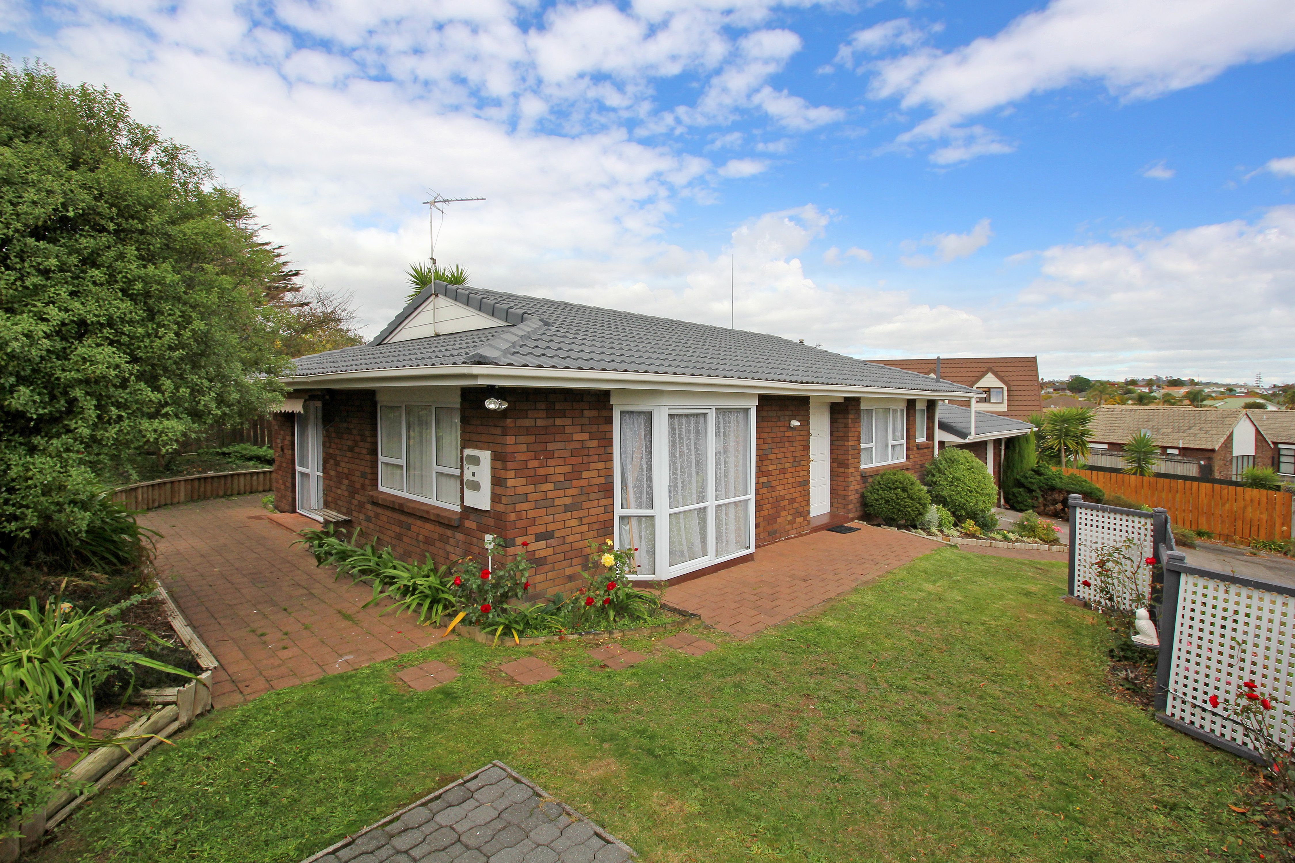 1/2 Kallaroo Place, Botany Downs, Manukau City