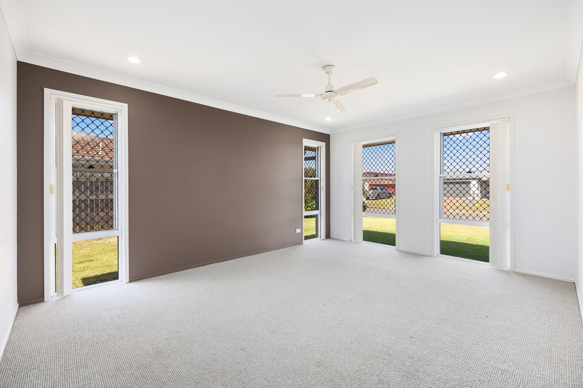 53 Lady Penrhyn Drive — photo 3 of 21
