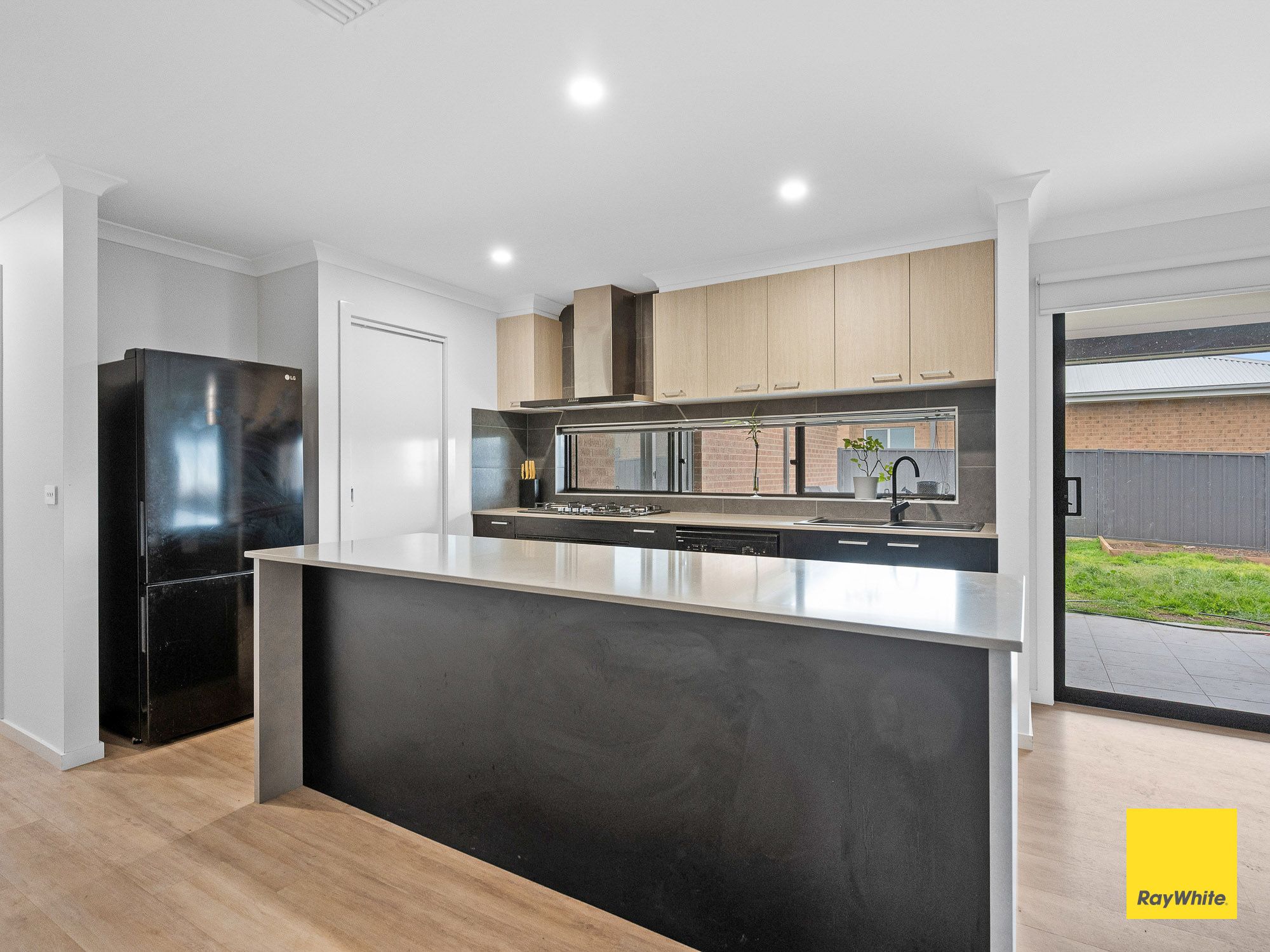 10 Streeton Avenue — photo 5 of 15