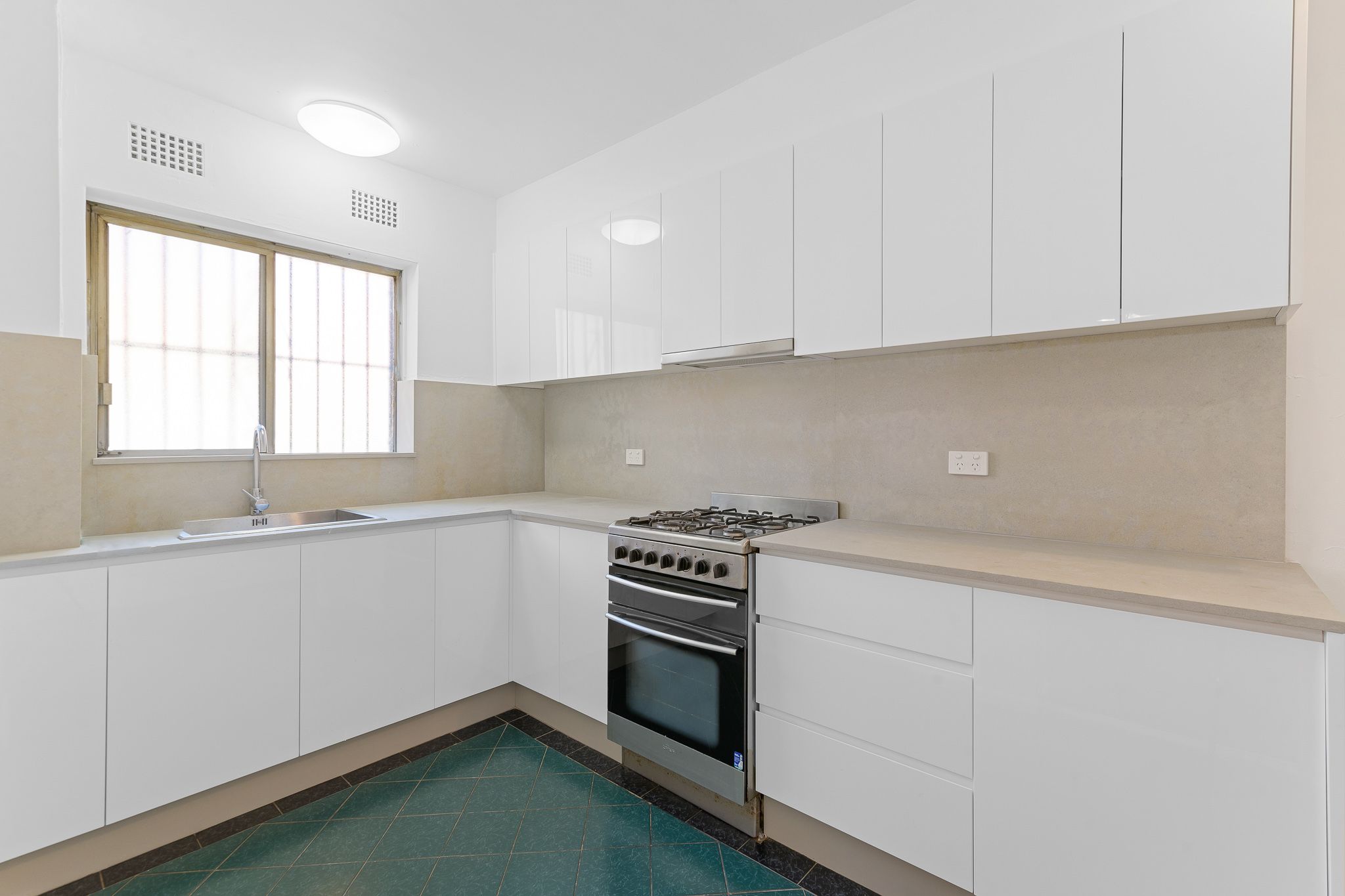 2/14 Barber Avenue, Eastlakes, NSW 2018