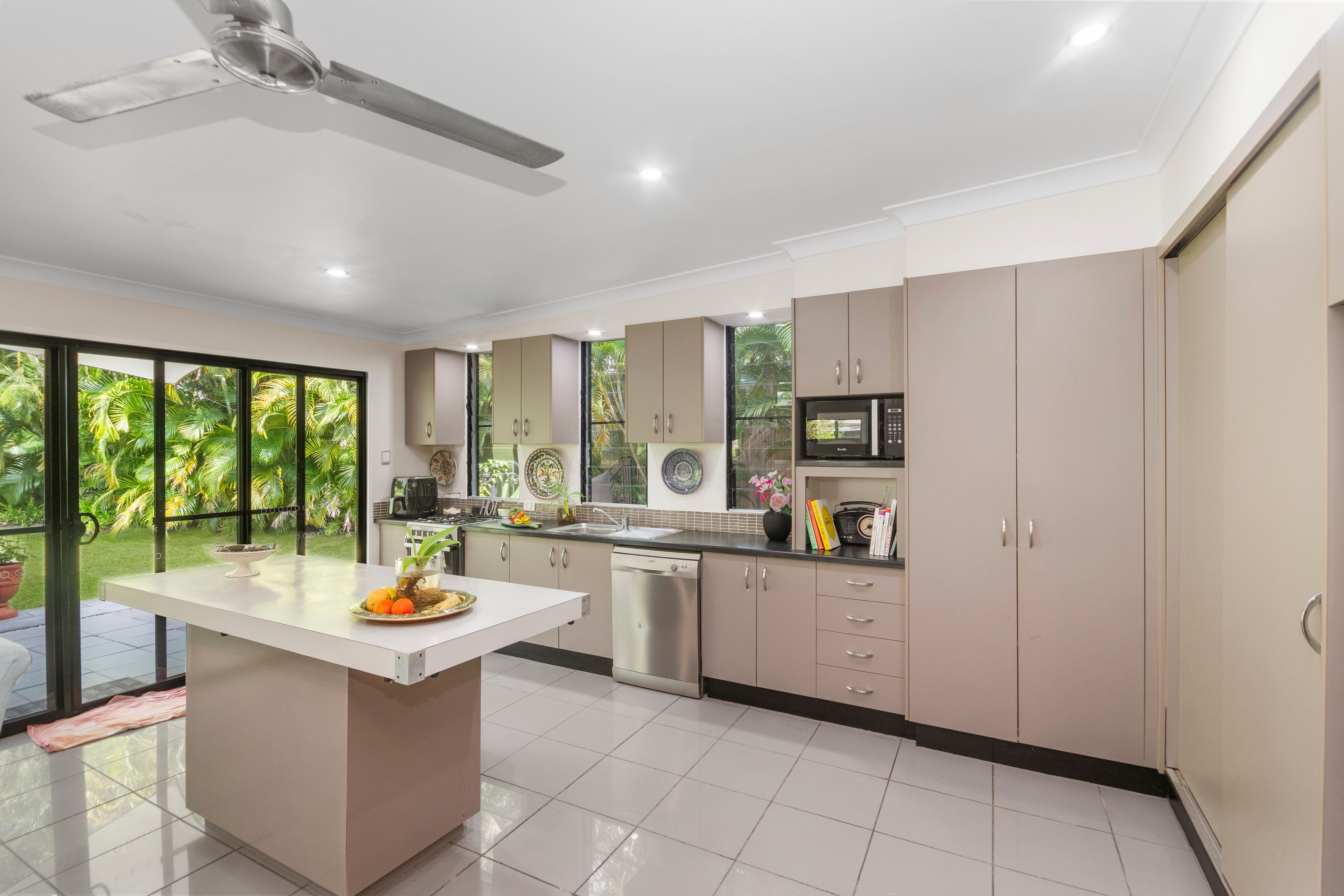 44 Barton Street, Nelly Bay, QLD 4819