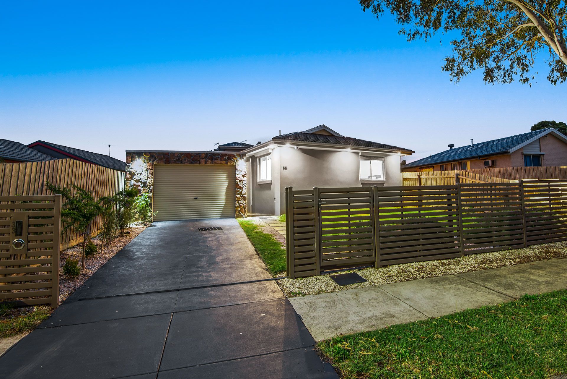 33 Amalfi Drive, Endeavour Hills VIC 3802