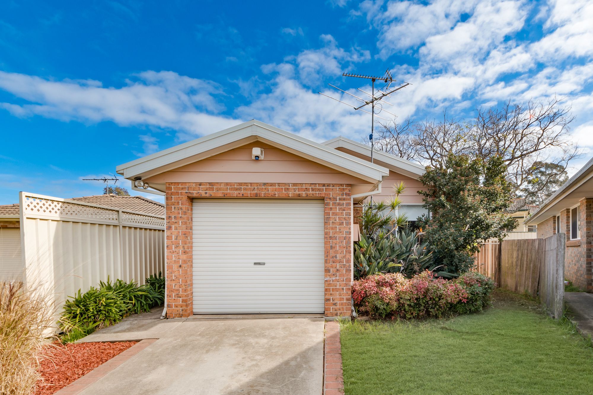 8 Vernon Close