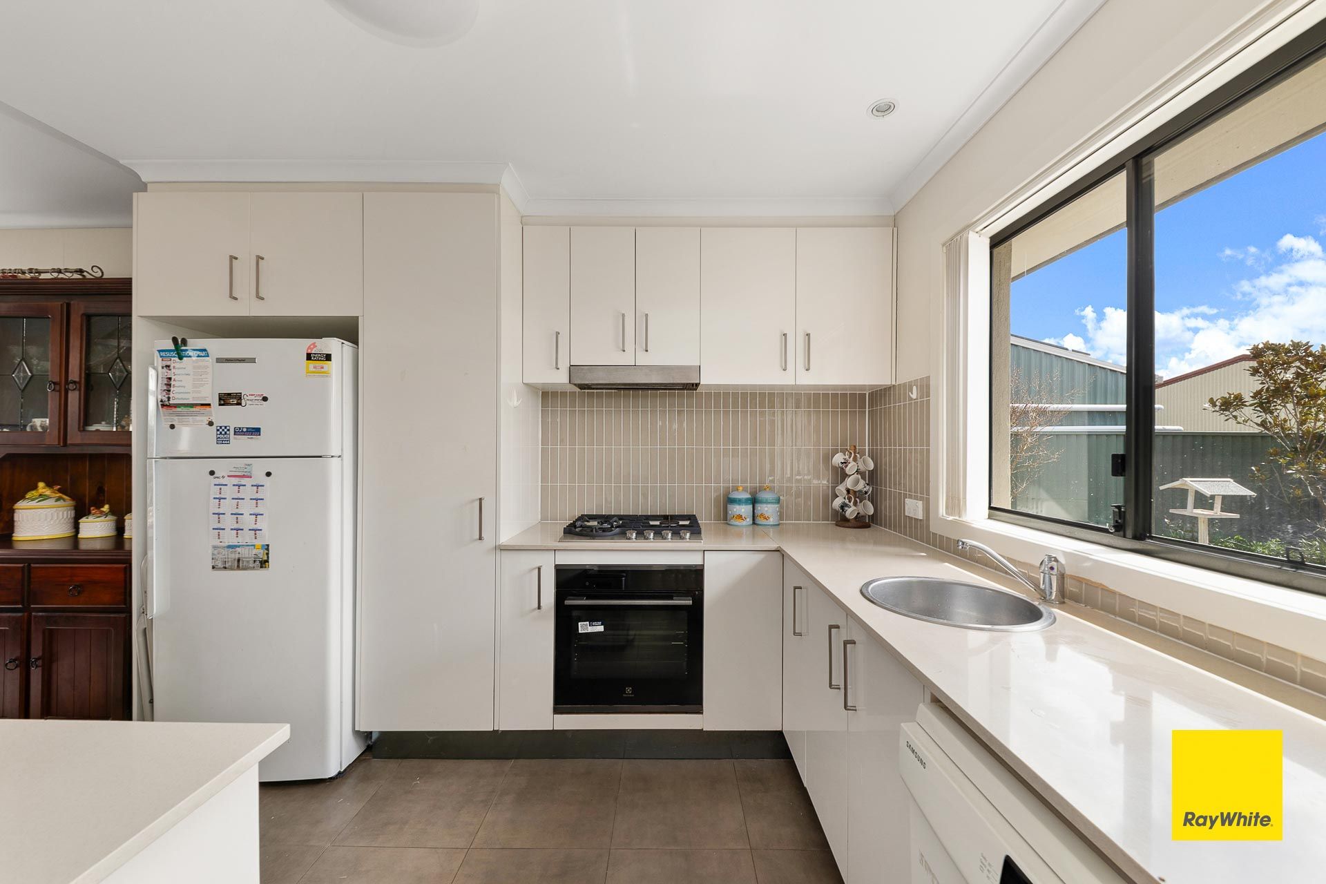 11/4-6 Mcmahon Drive — photo 3 of 19