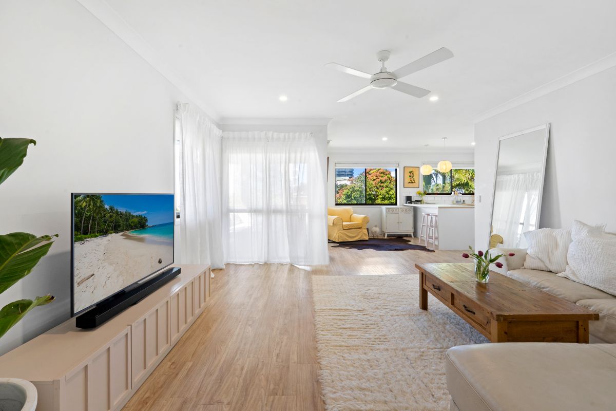 9/34 Alexandra Avenue — photo from Ray White Mermaid Waters