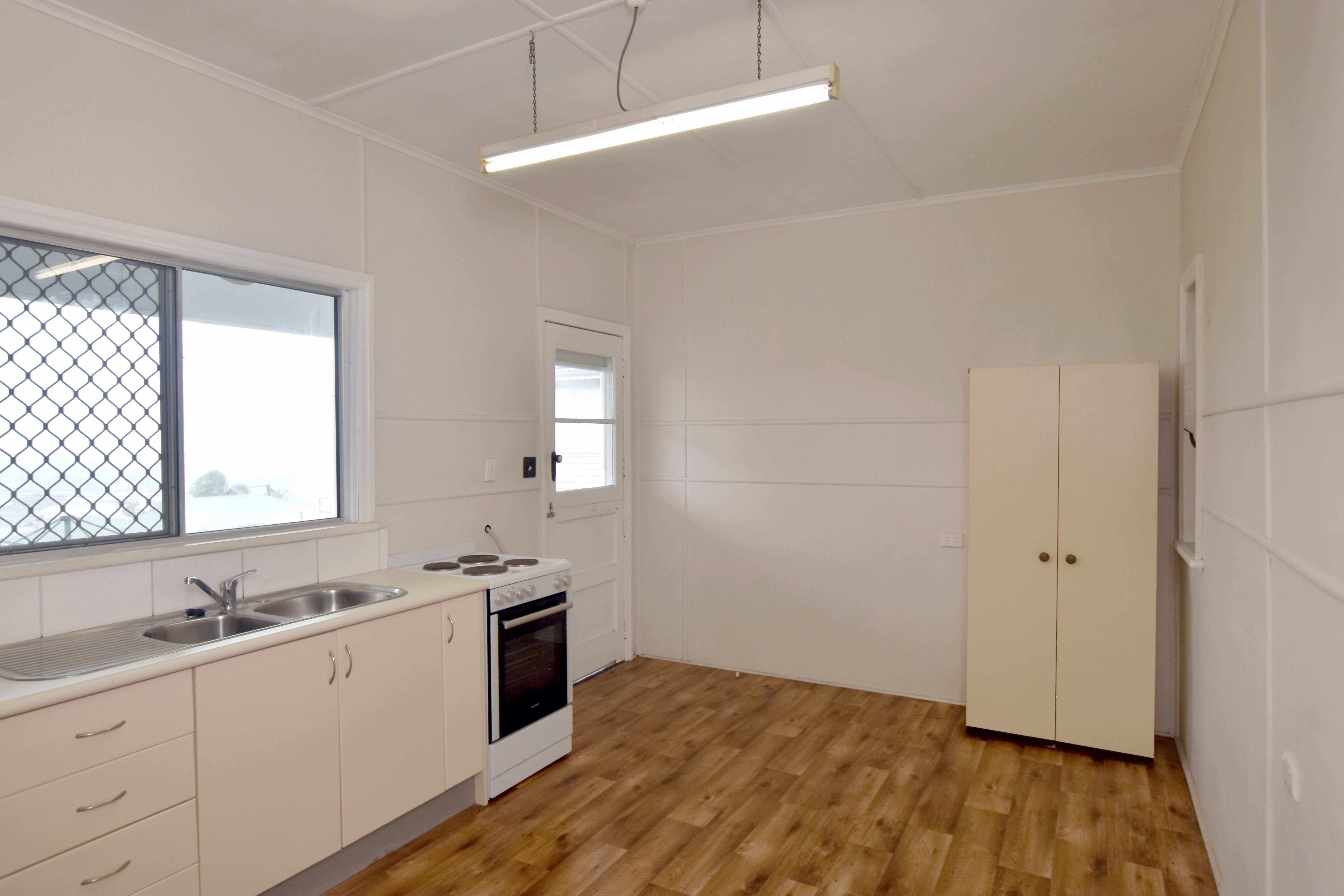 14 Williamson Street, West Gladstone, QLD 4680