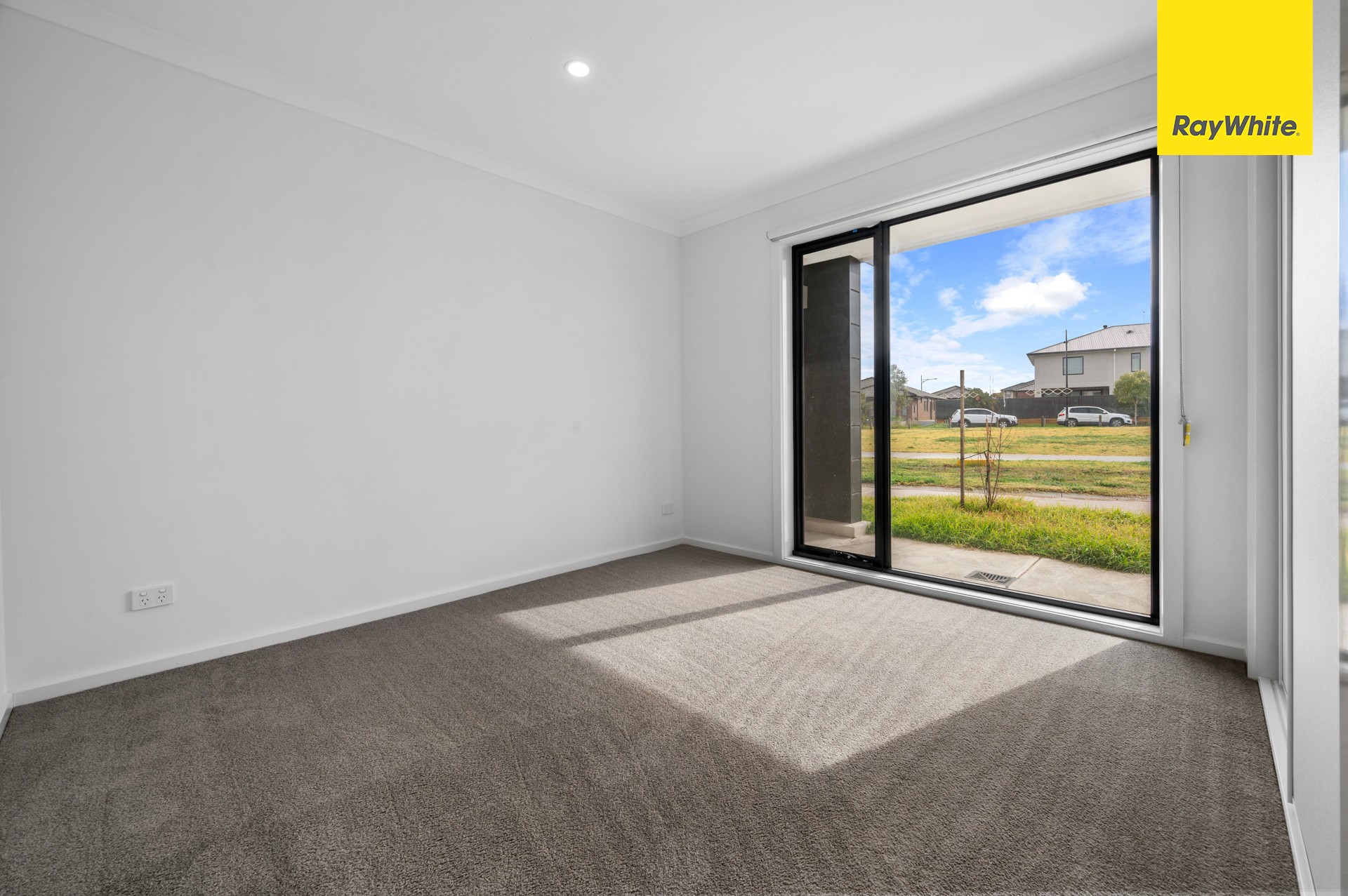 24 Odsal Walk, Strathtulloh, VIC 3338