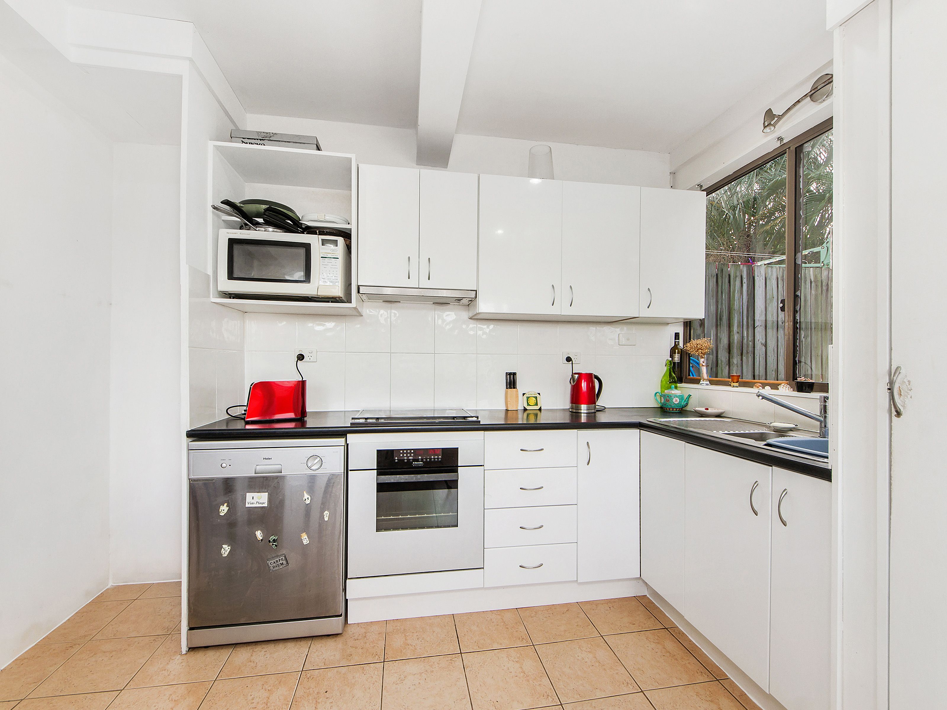 33 Brooke Avenue, Southport, QLD 4215