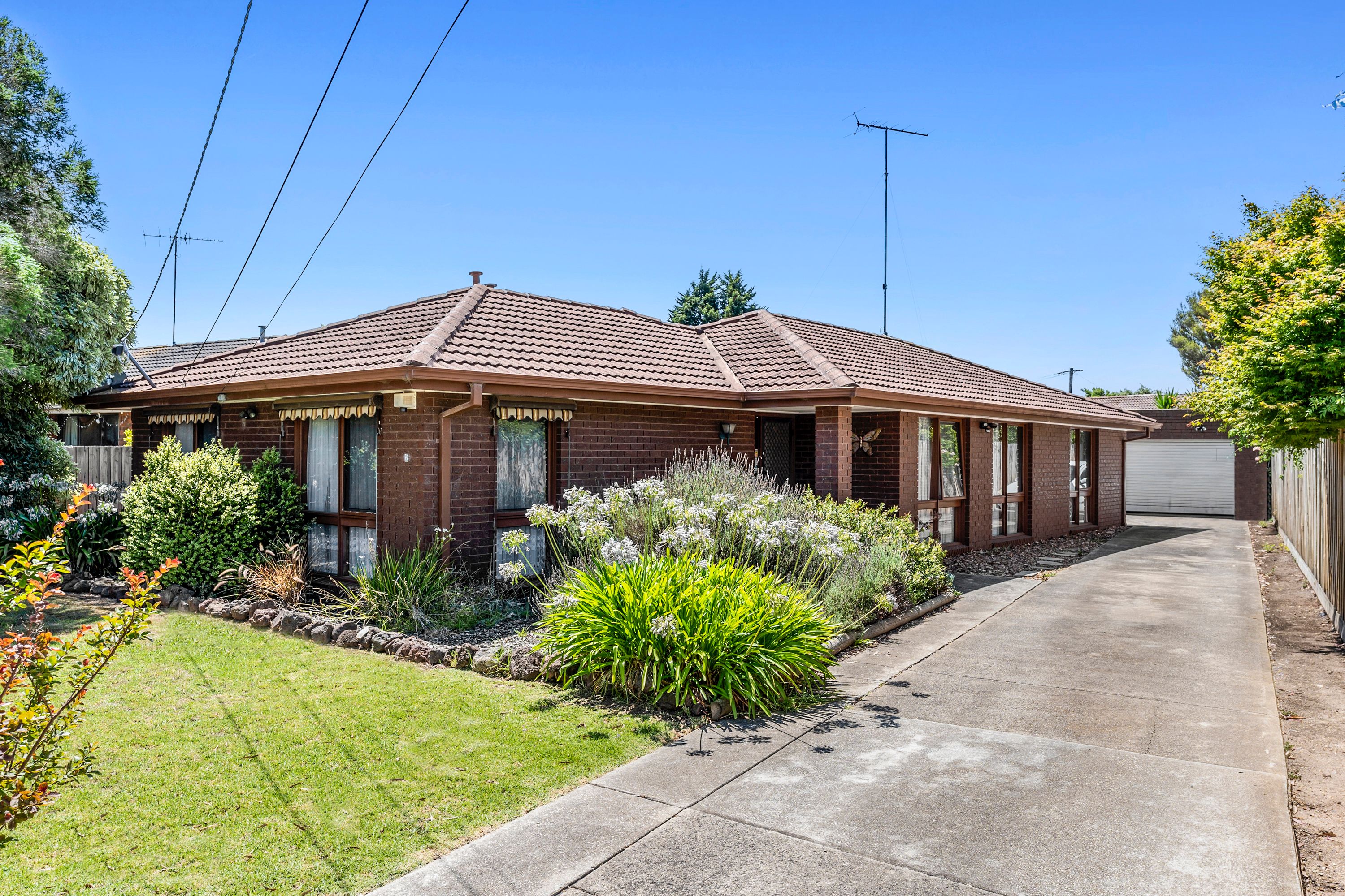 6 Cameron Crescent, Lara VIC 3212