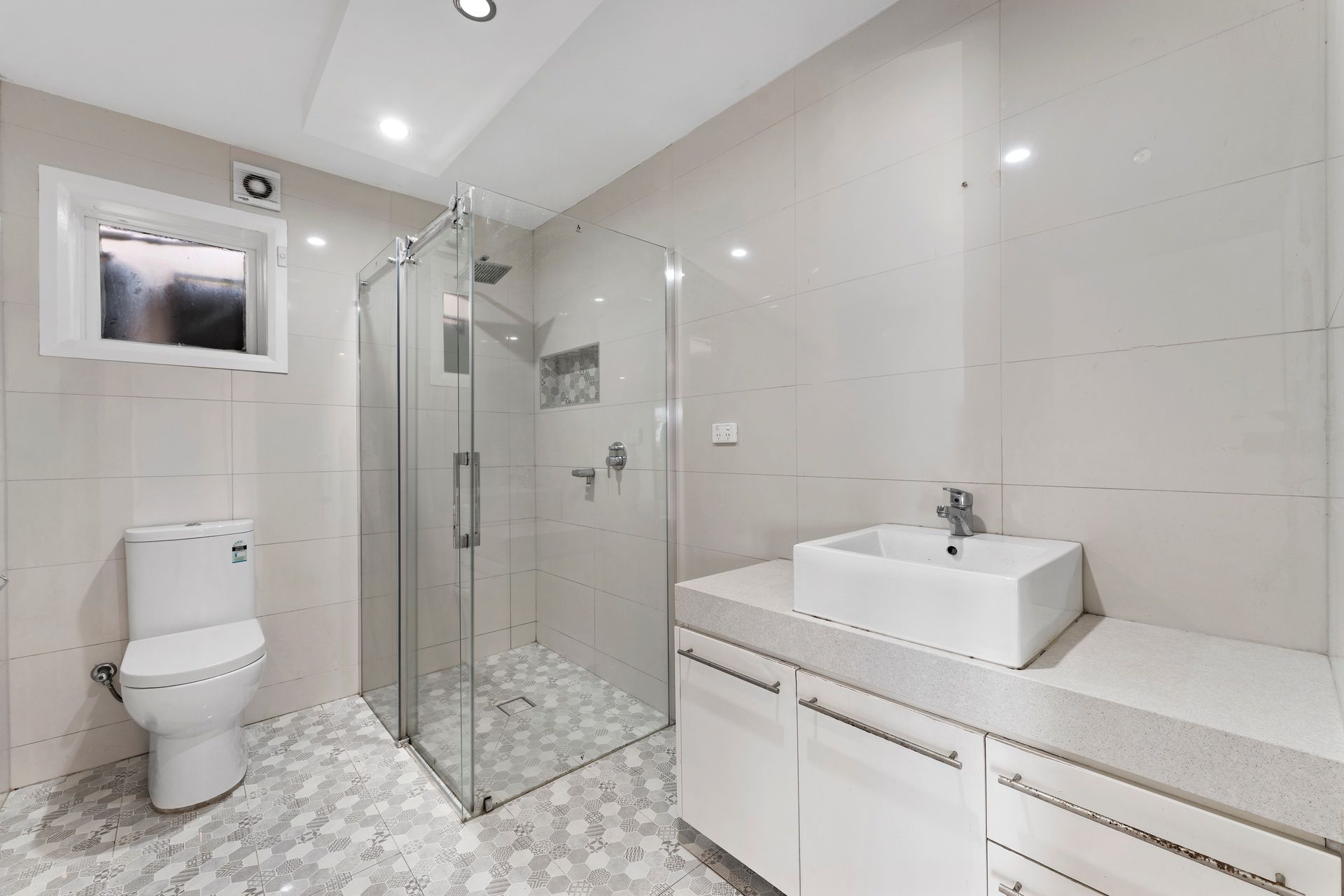 29 Rhodes Drive — photo 6 of 15