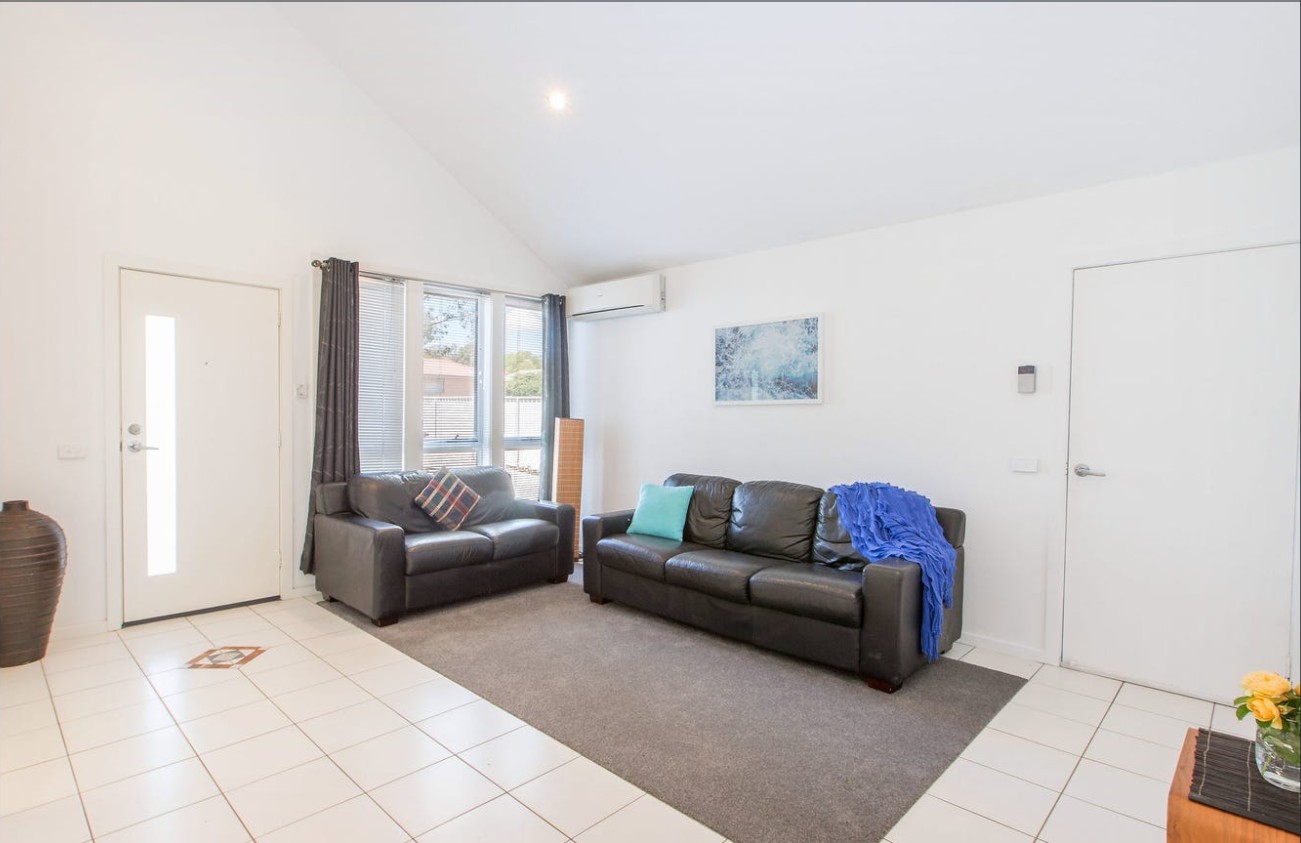 33 Kurrajong Crescent, West Albury, NSW 2640