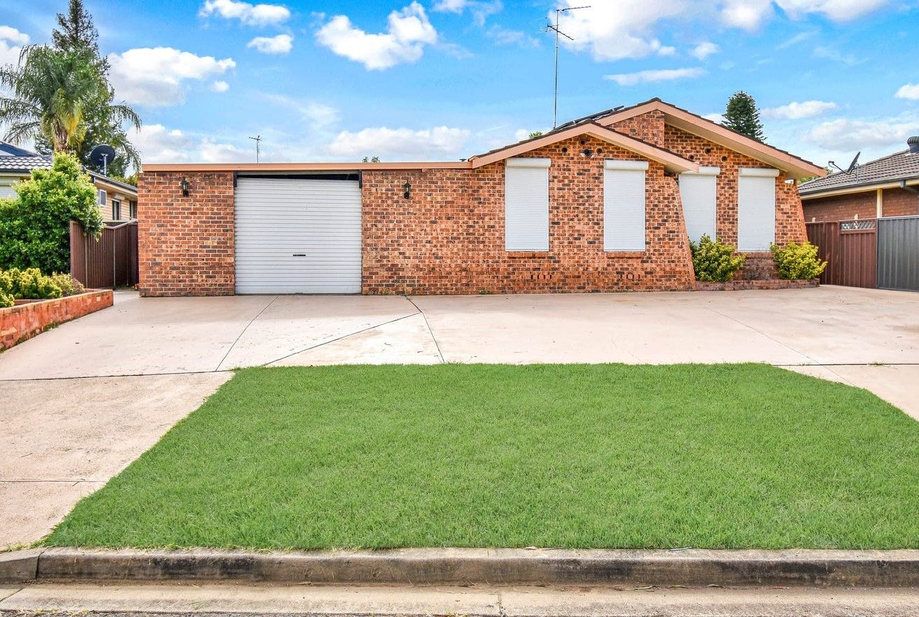 25 BALLARAT Avenue, St Clair, NSW 2759