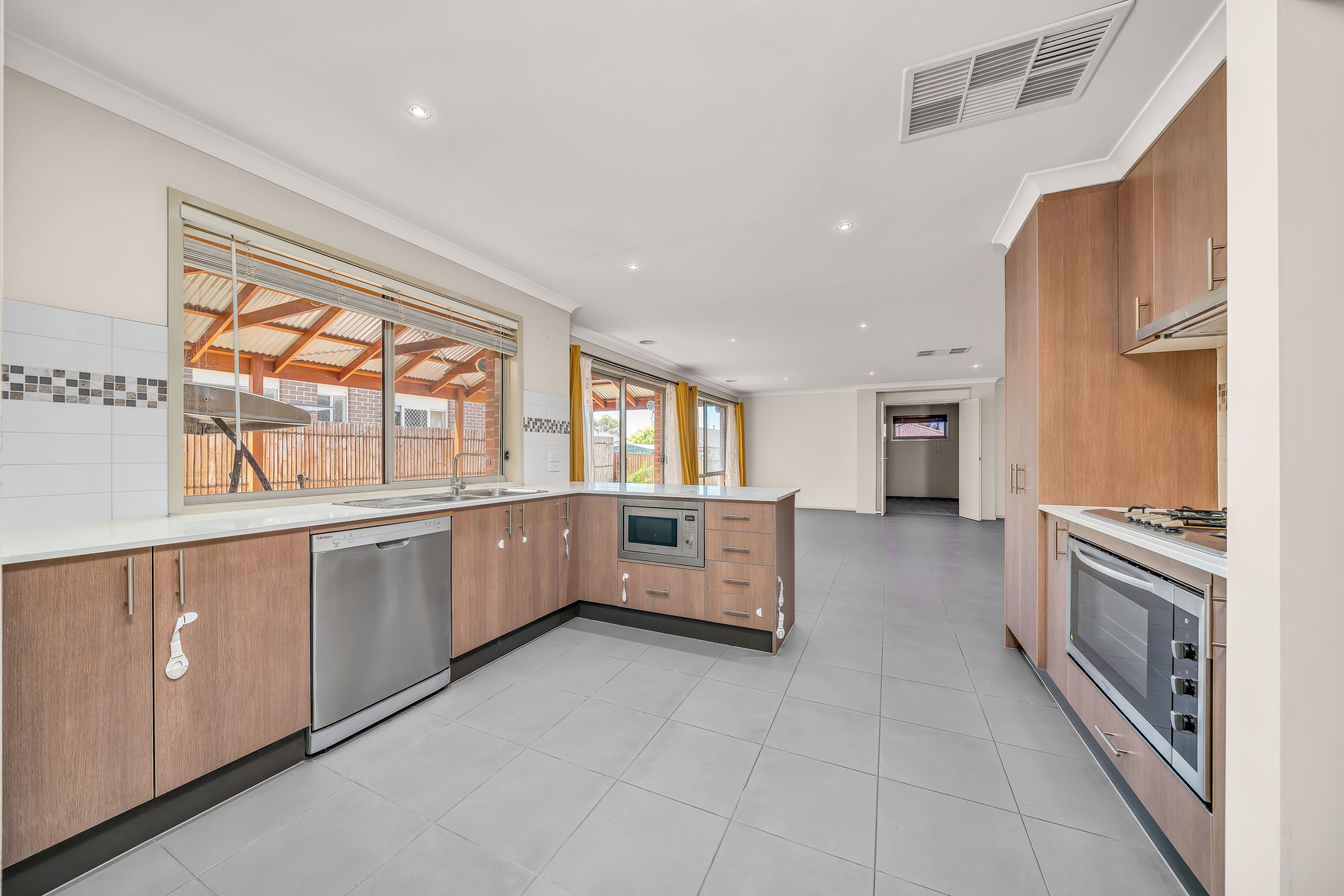 4 Rocky Street, Cranbourne East, VIC 3977
