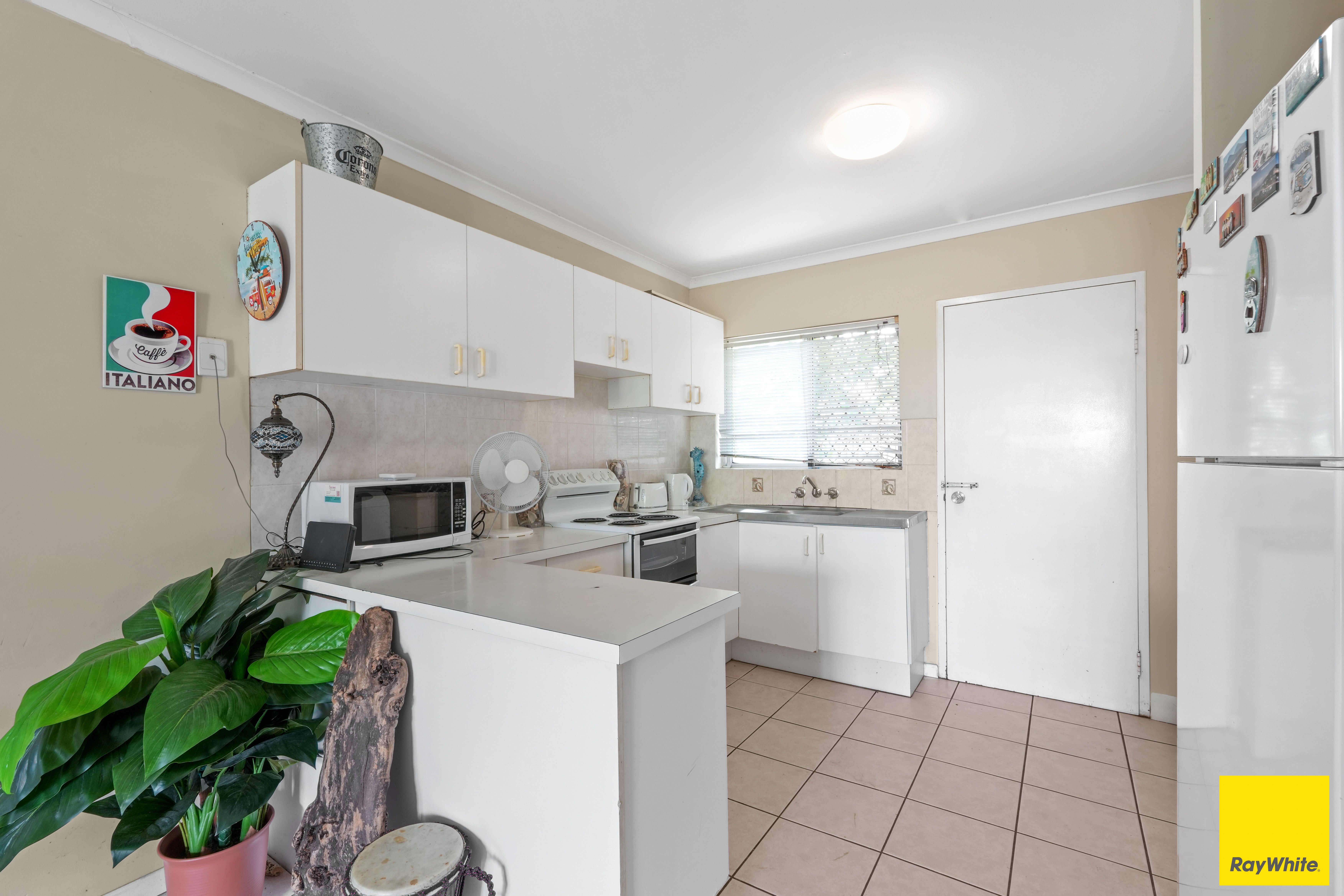 6/473-479 McCoombe Street, Mooroobool, QLD 4870