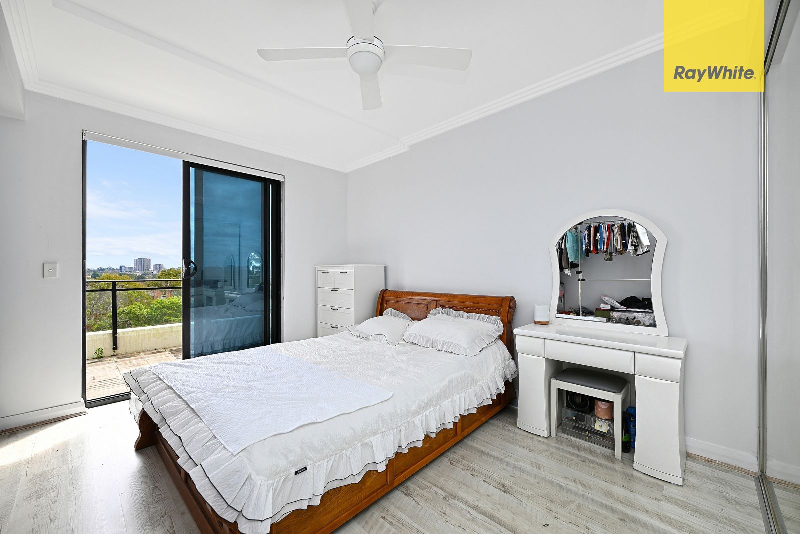 18/11 Bay Drive — photo 7 of 13