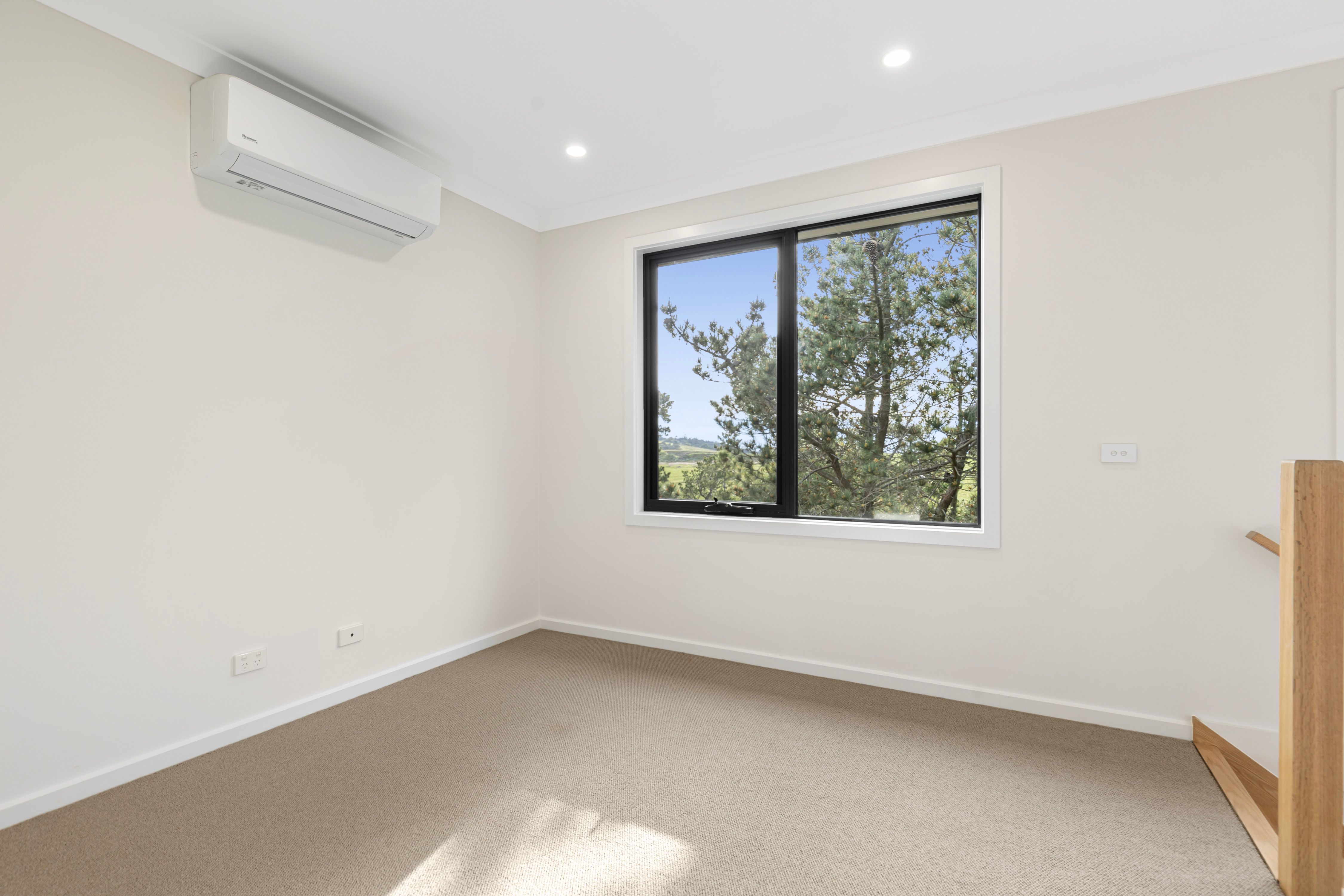 26 Retreat Crescent — photo 9 of 19