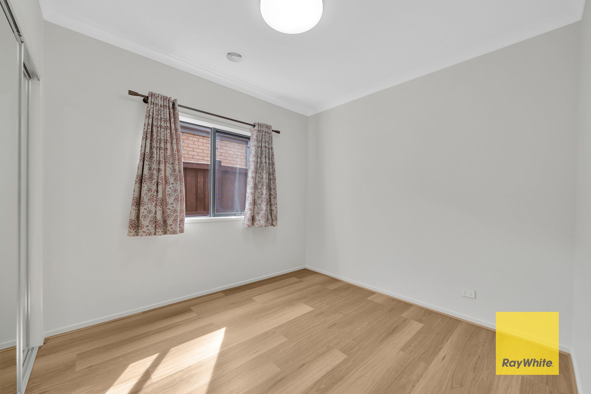 4 Picnic Street — photo 11 of 13