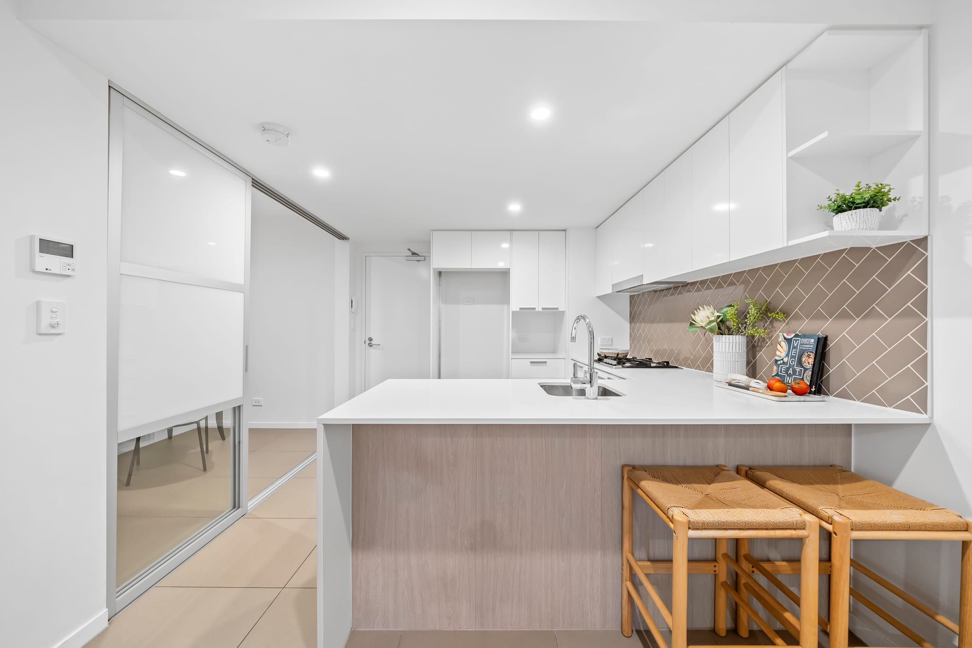 1506/35 Burdett Street — photo 3 of 9