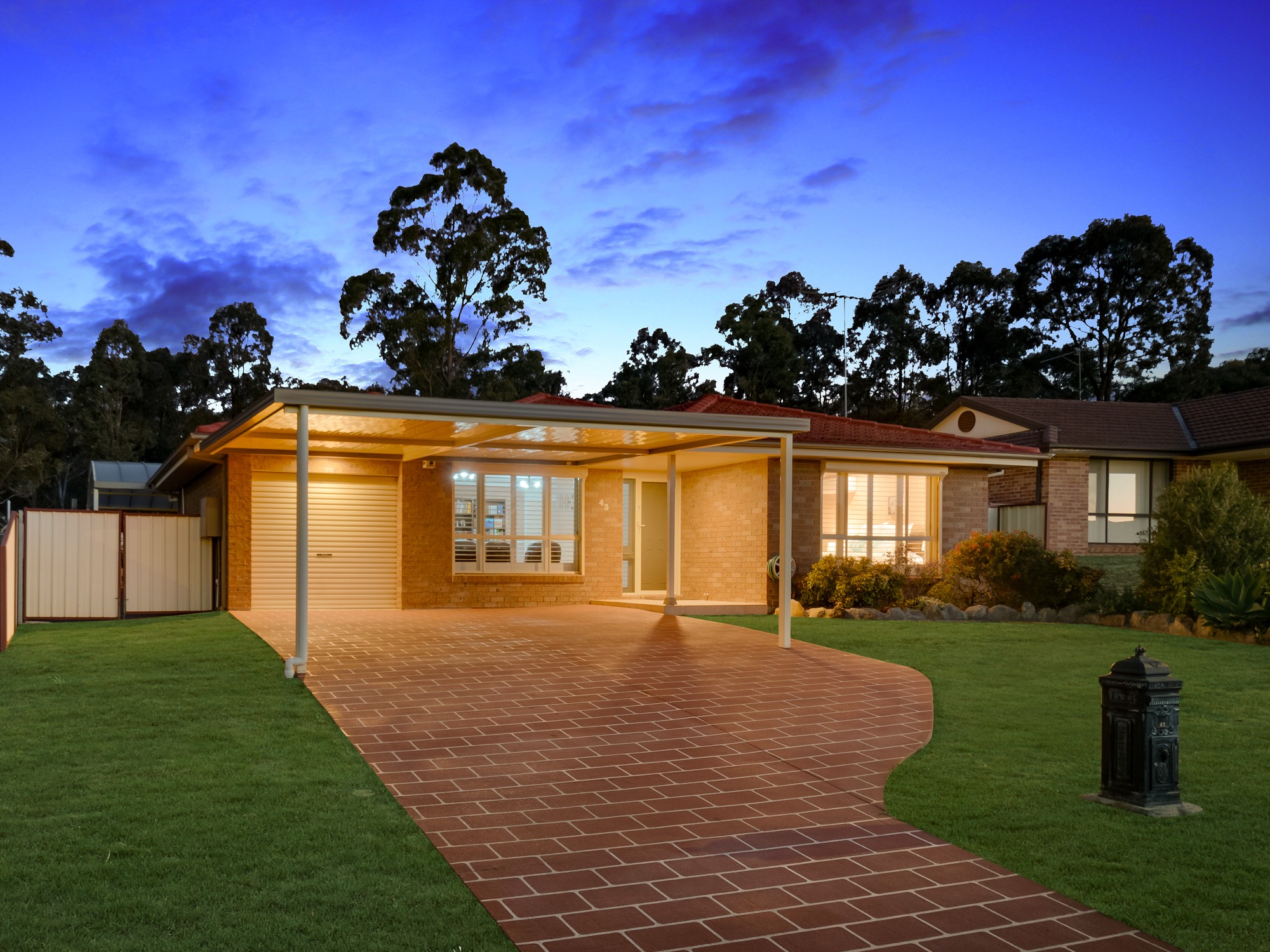 43 Carbasse Crescent, St Helens Park, NSW 2560