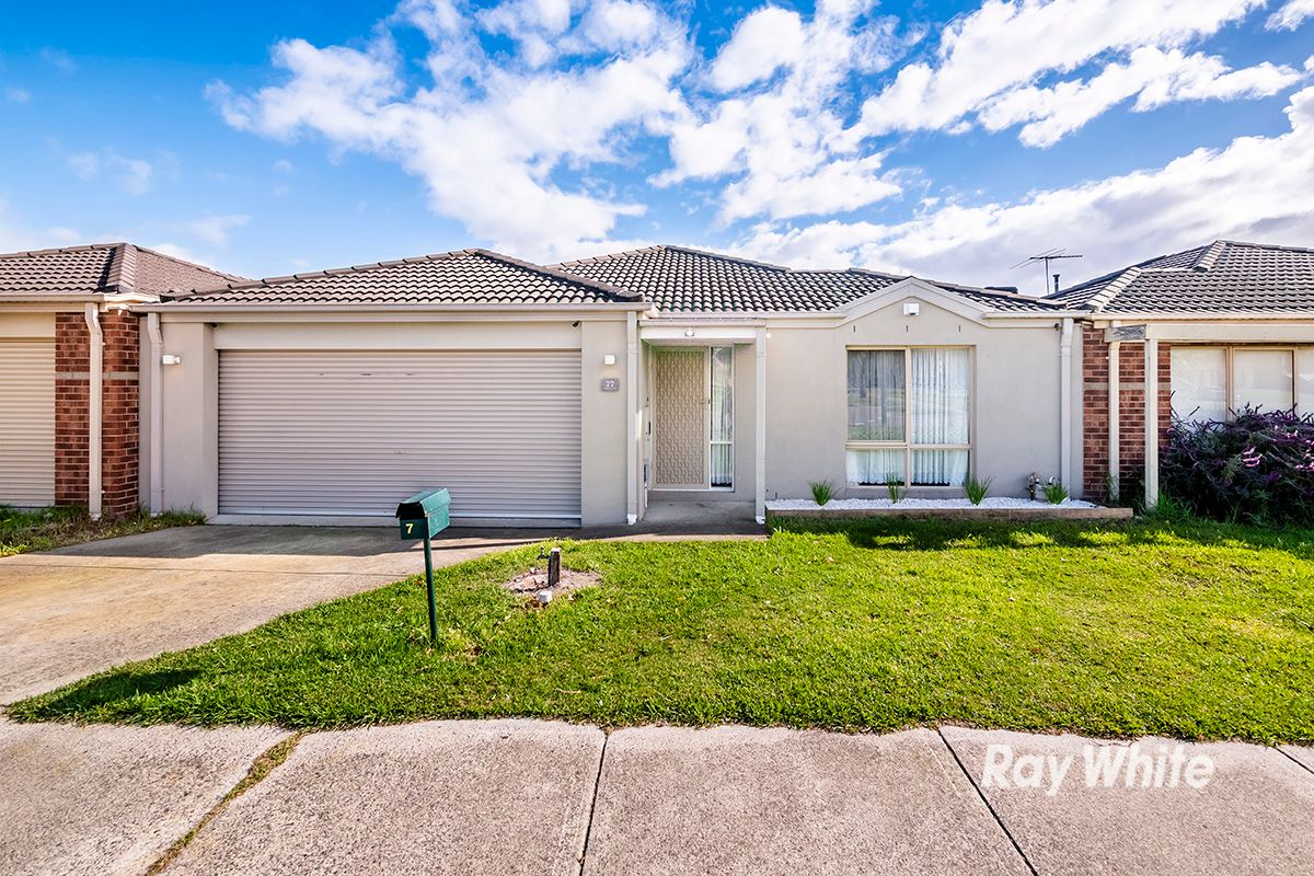 77 Golden Grove Drive, Narre Warren South VIC 3805