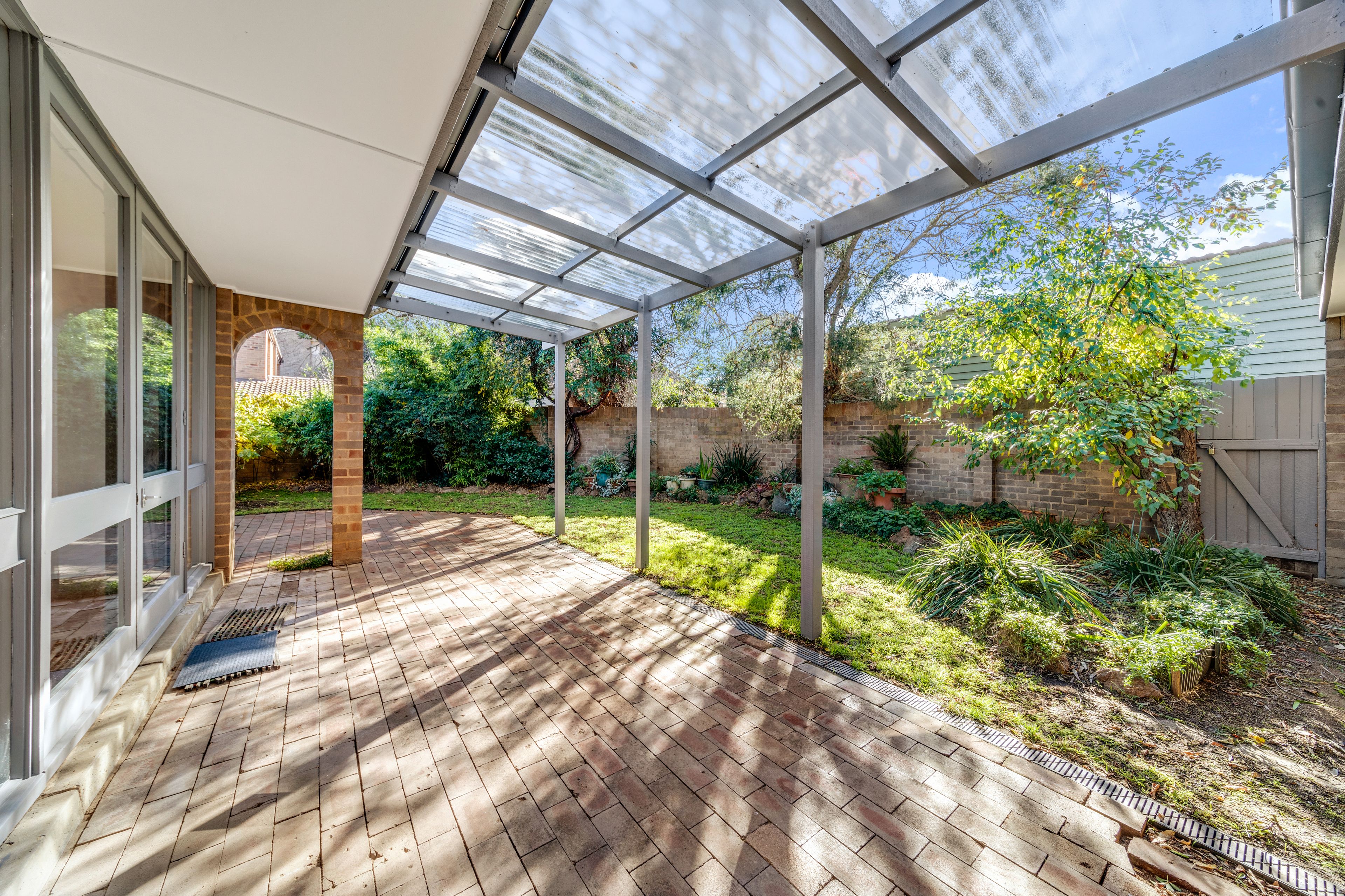 33 Barnet Close, Phillip, ACT 2606