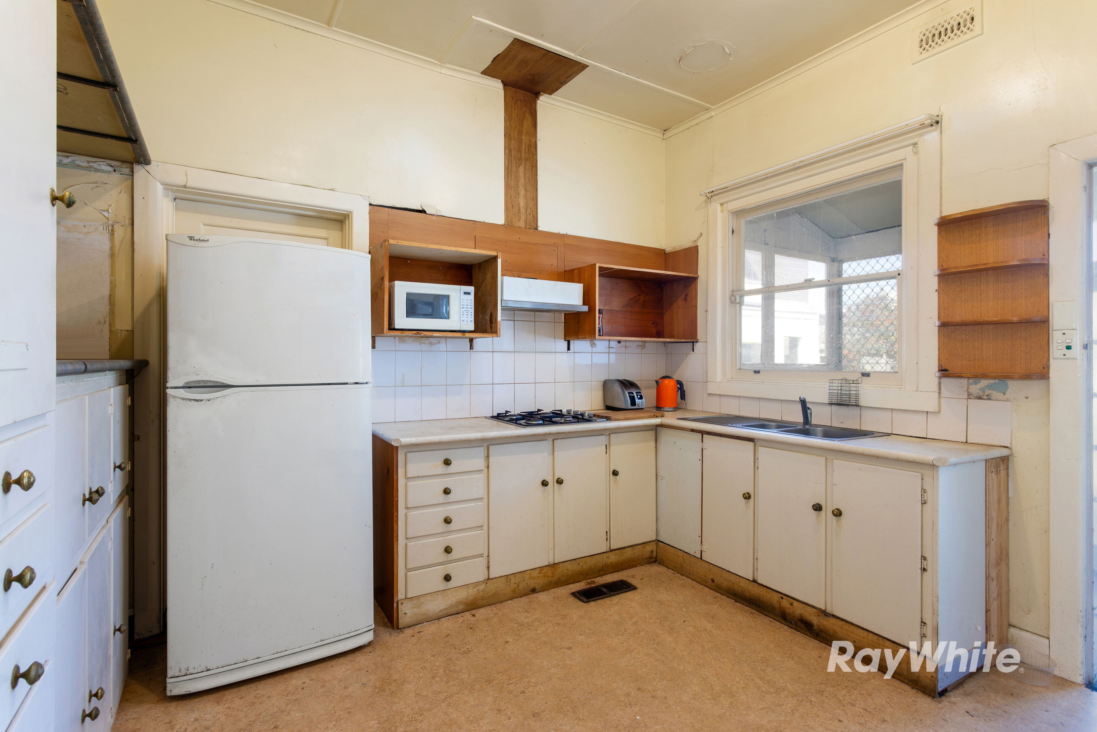 602 Centre Road — photo 4 of 11