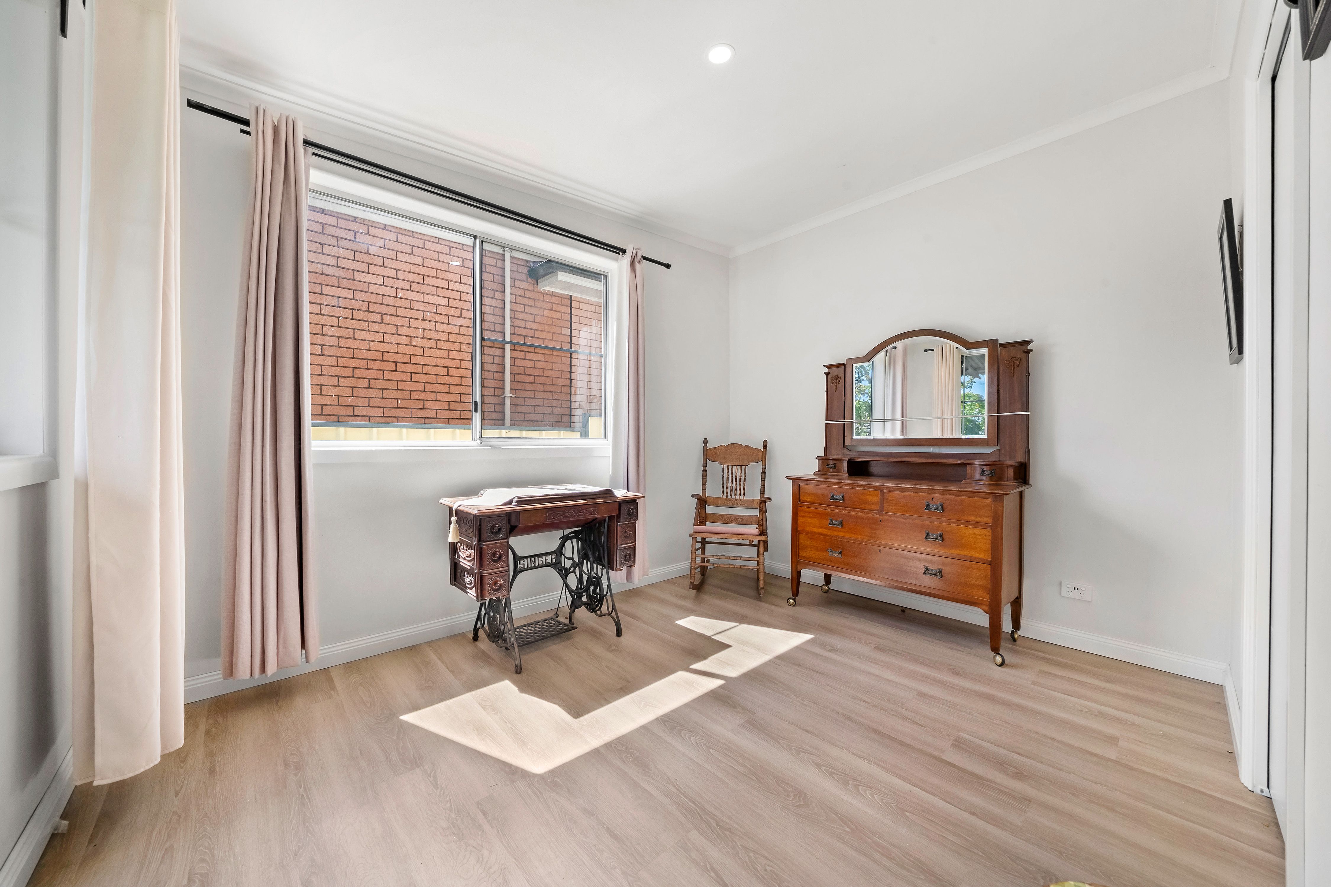 36 Hume Crescent — photo 14 of 23