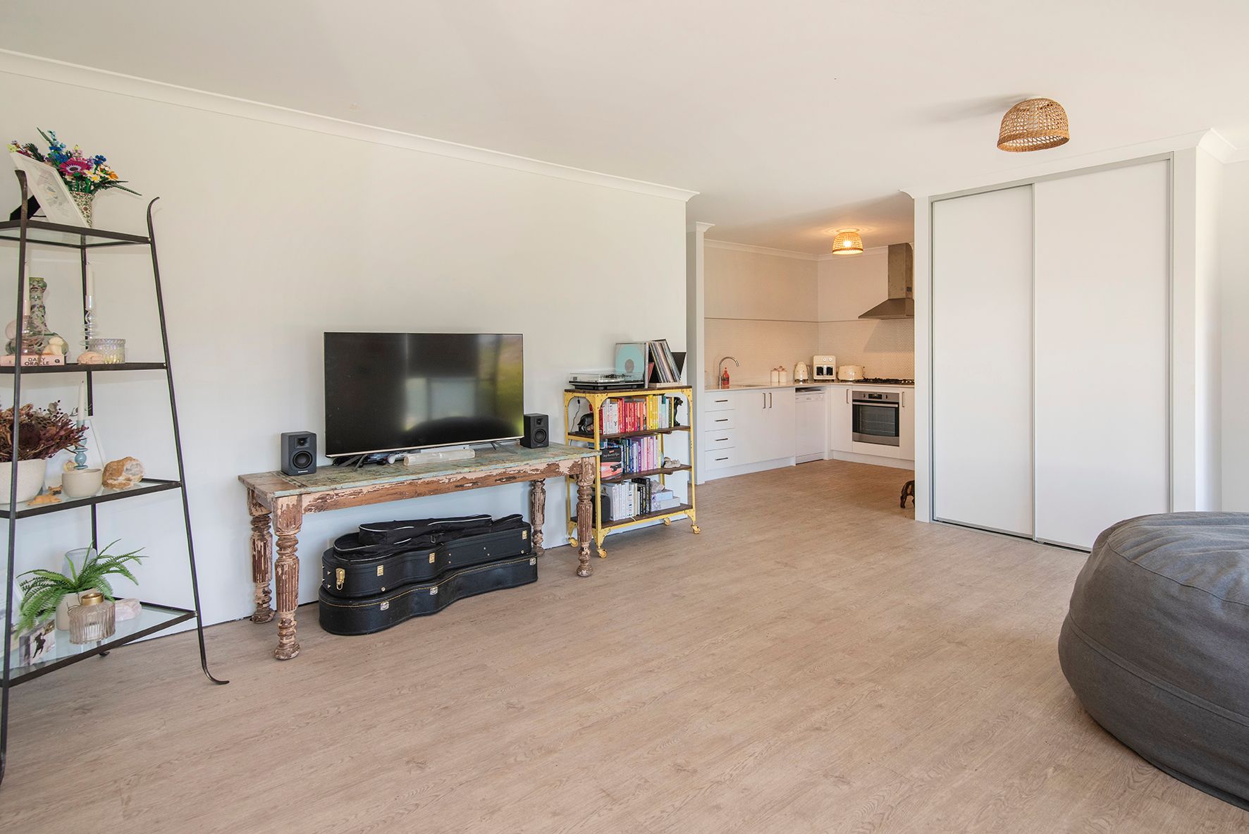 16 Duncan Street — photo 9 of 14