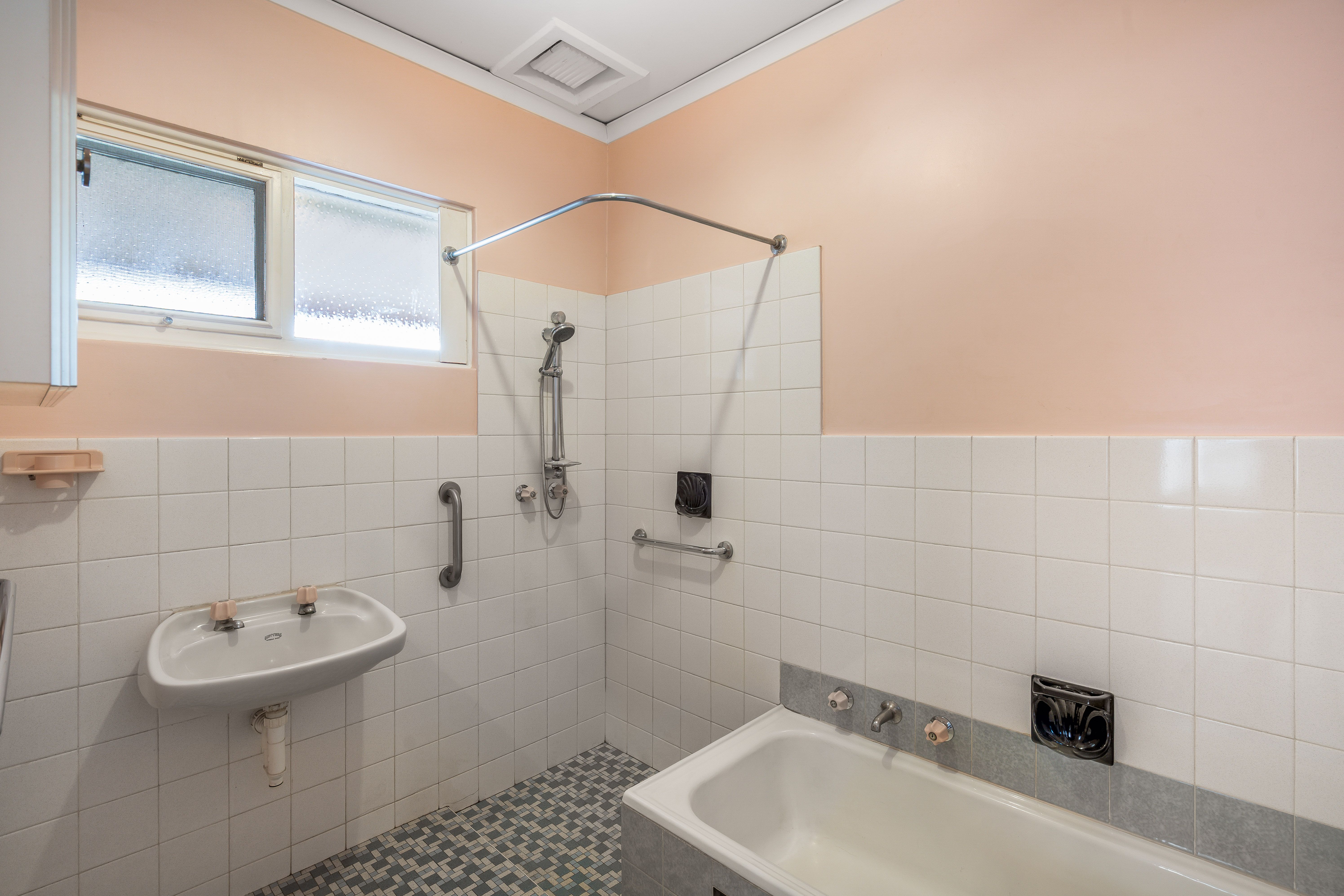38 Ayredale Avenue — photo 15 of 23