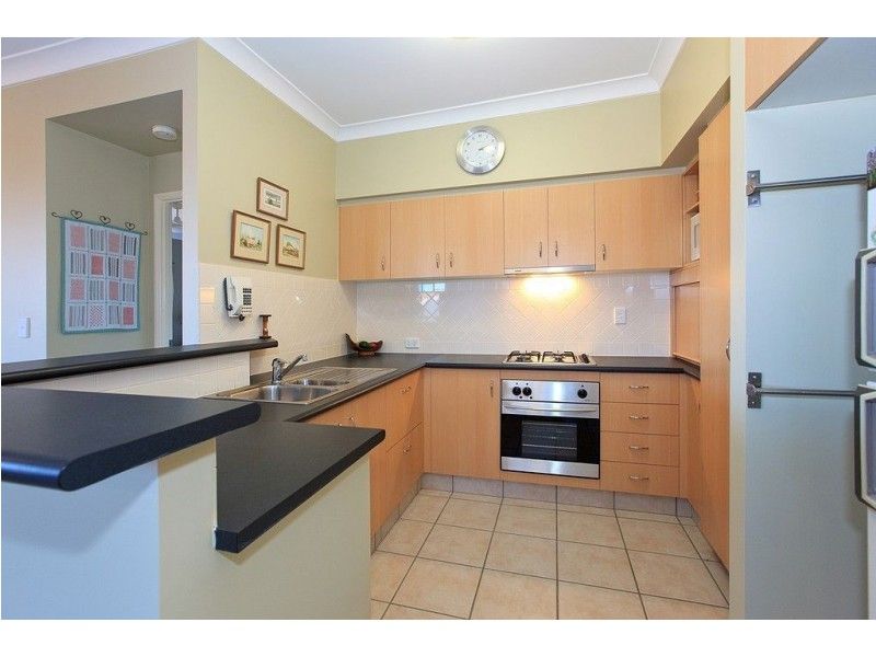 37 Flame Tree Crescent, Carindale, QLD 4152