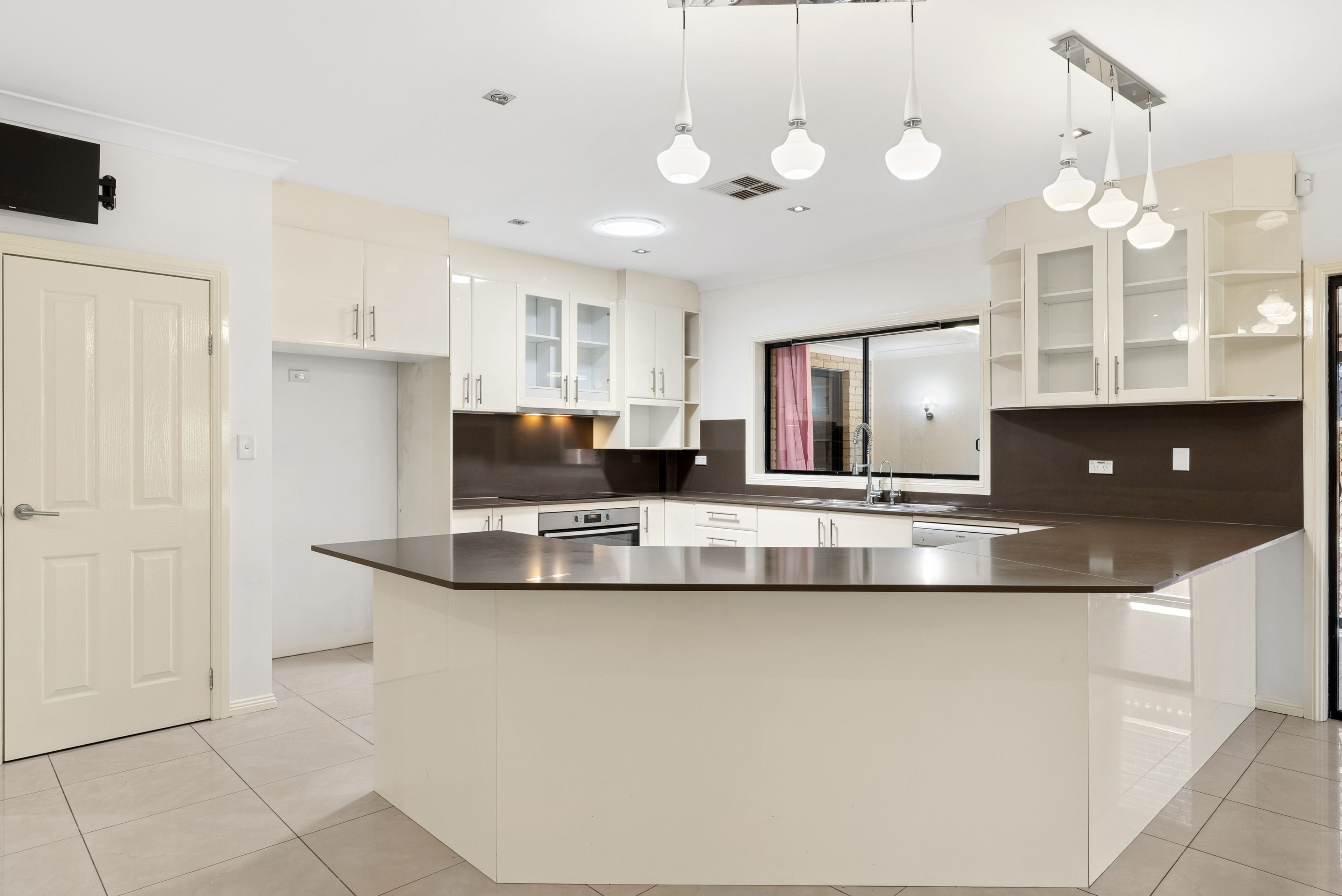 13 Leichhardt Avenue — photo 4 of 14
