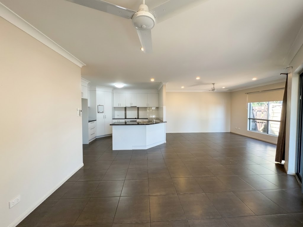 2/46 South Molle Boulevard, Cannonvale, QLD 4802