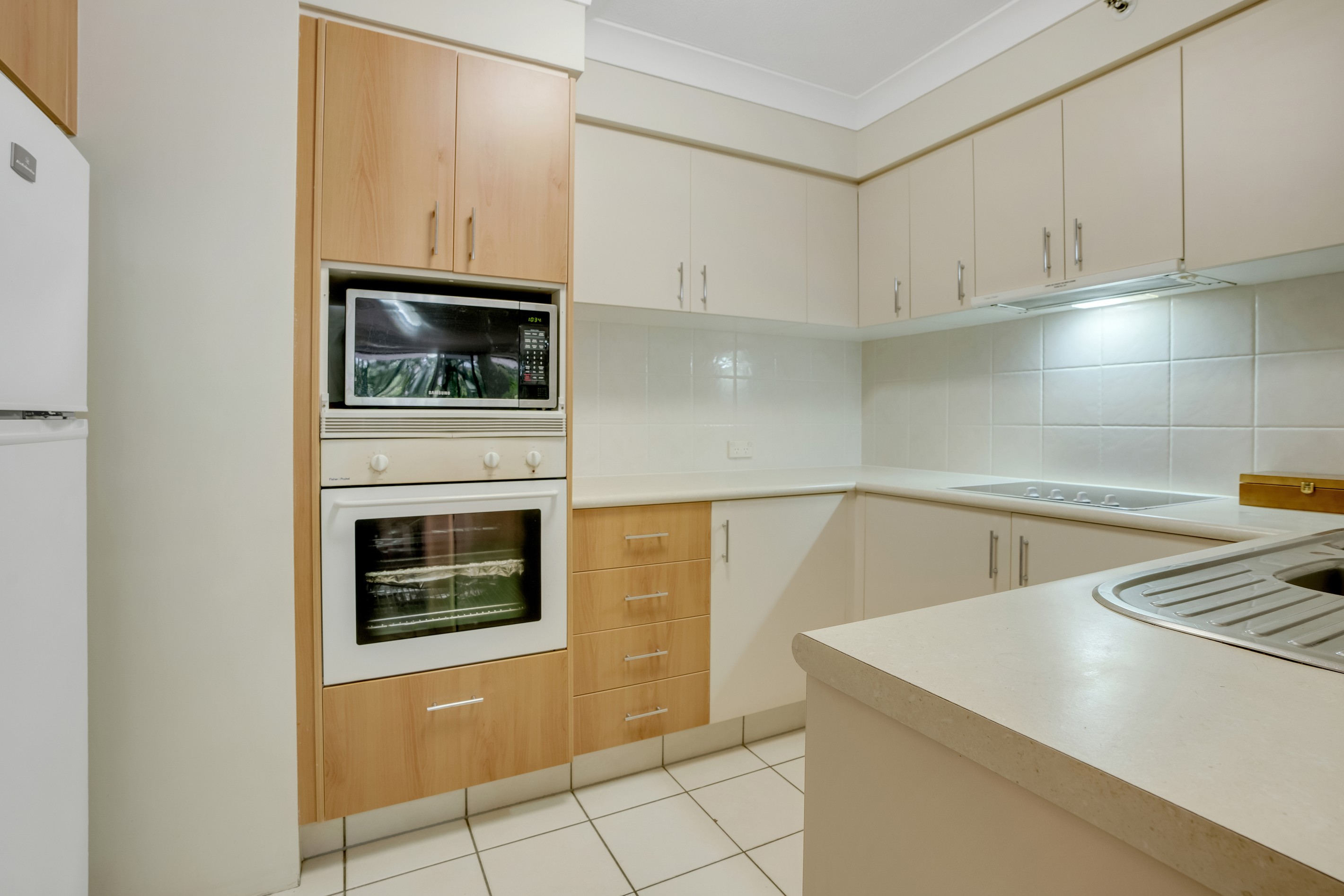 1012/2633 Gold Coast Highway, Broadbeach, QLD 4218