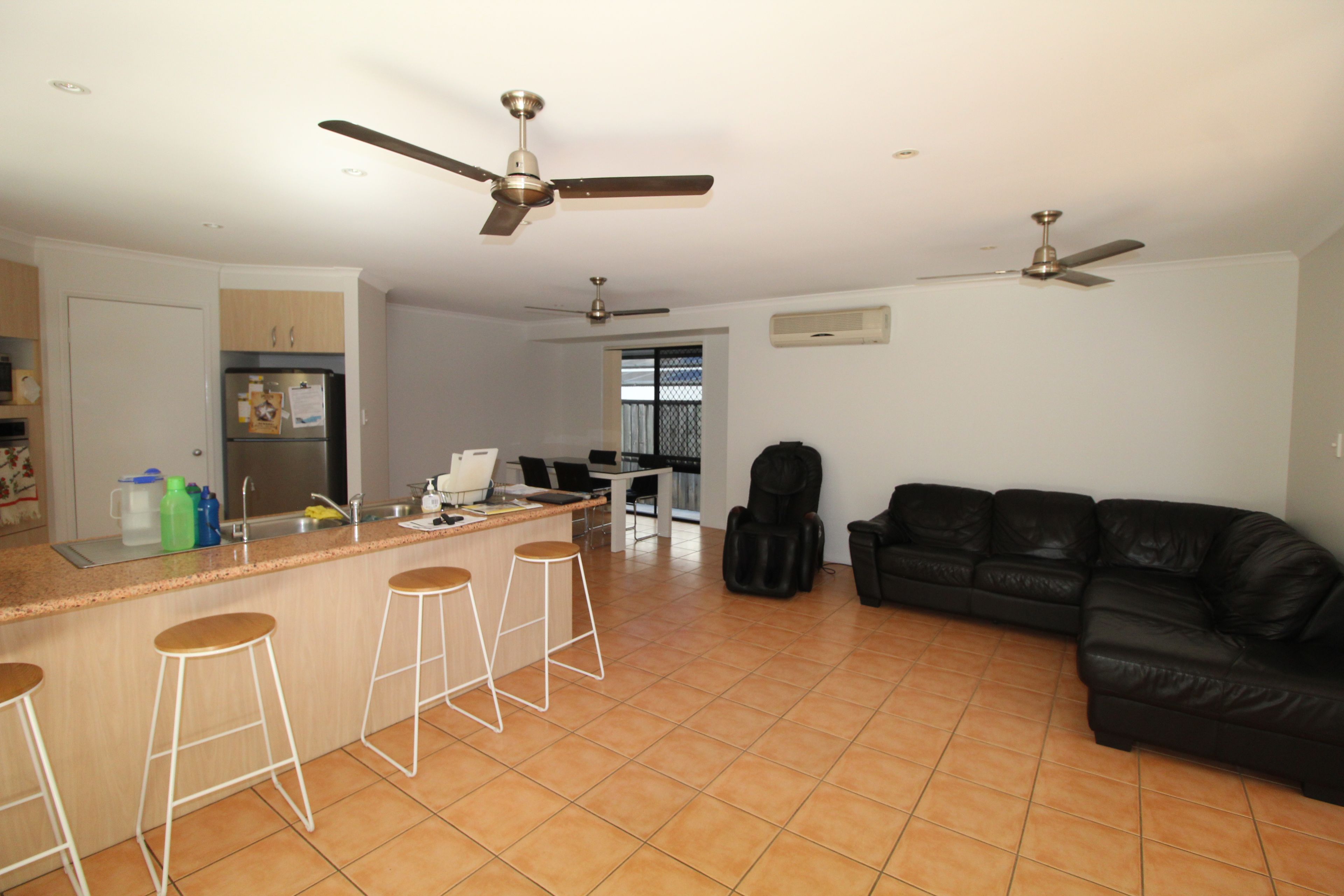 11 NYOKA Court, Elanora, QLD 4221