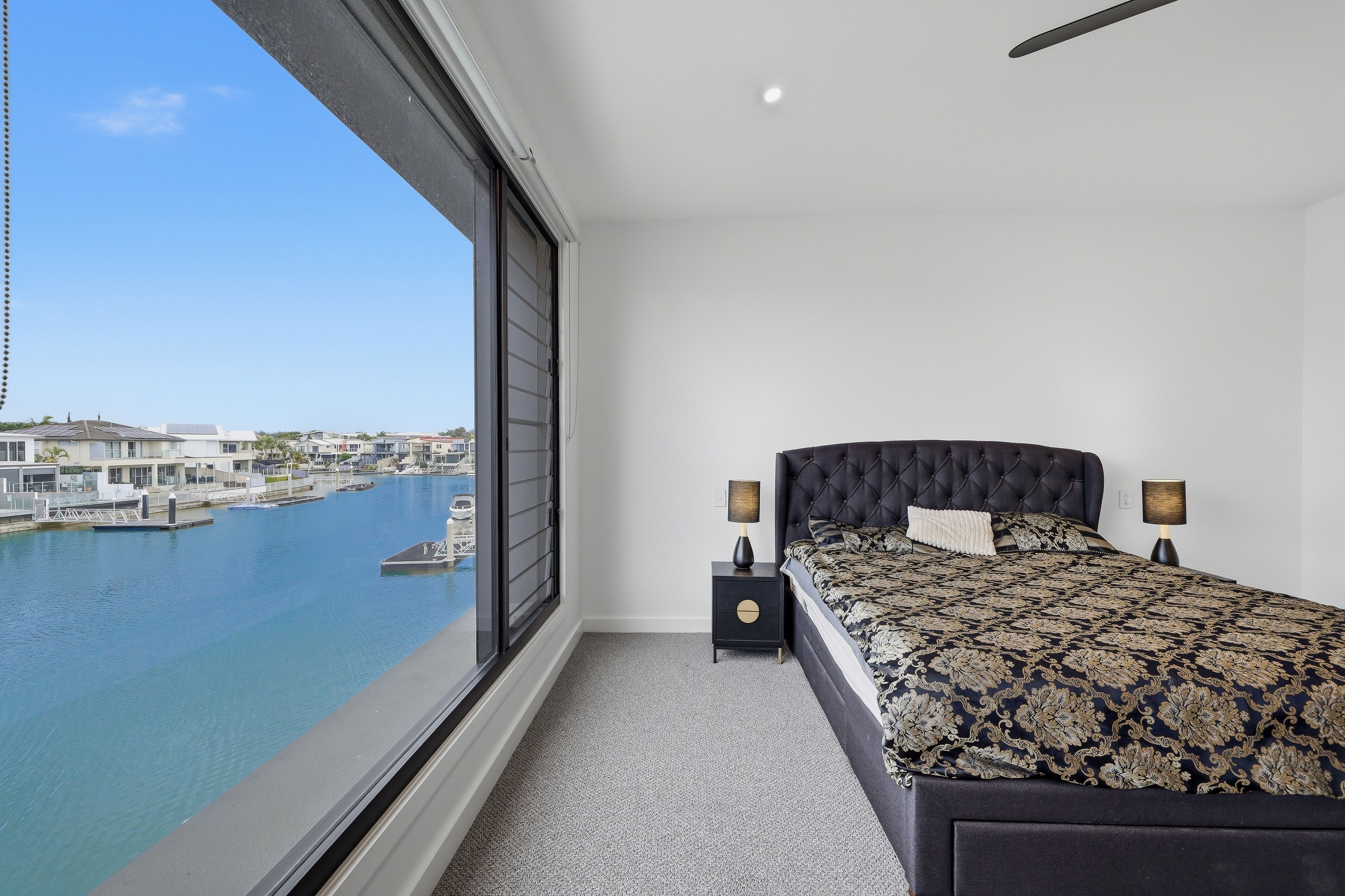 2/10 Middle Quay Drive — photo 14 of 30
